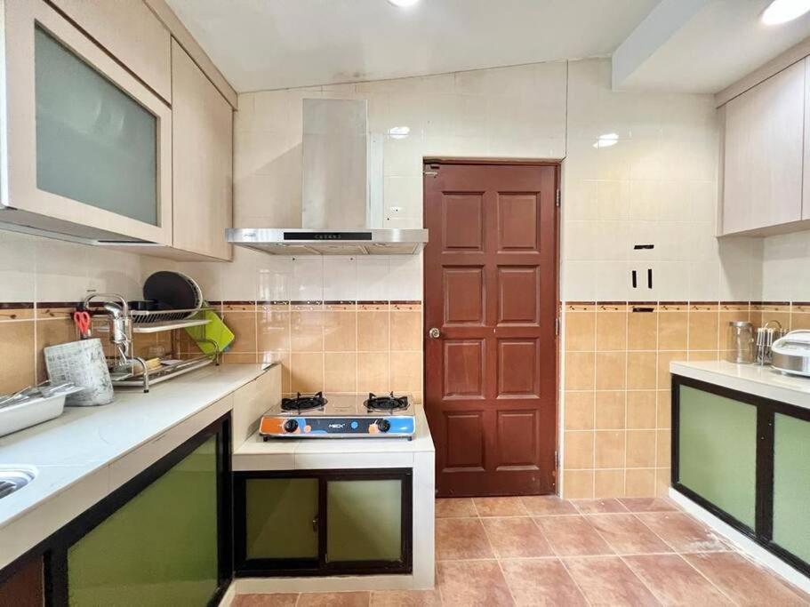 5 min CIQ Landed Party House 12 pax