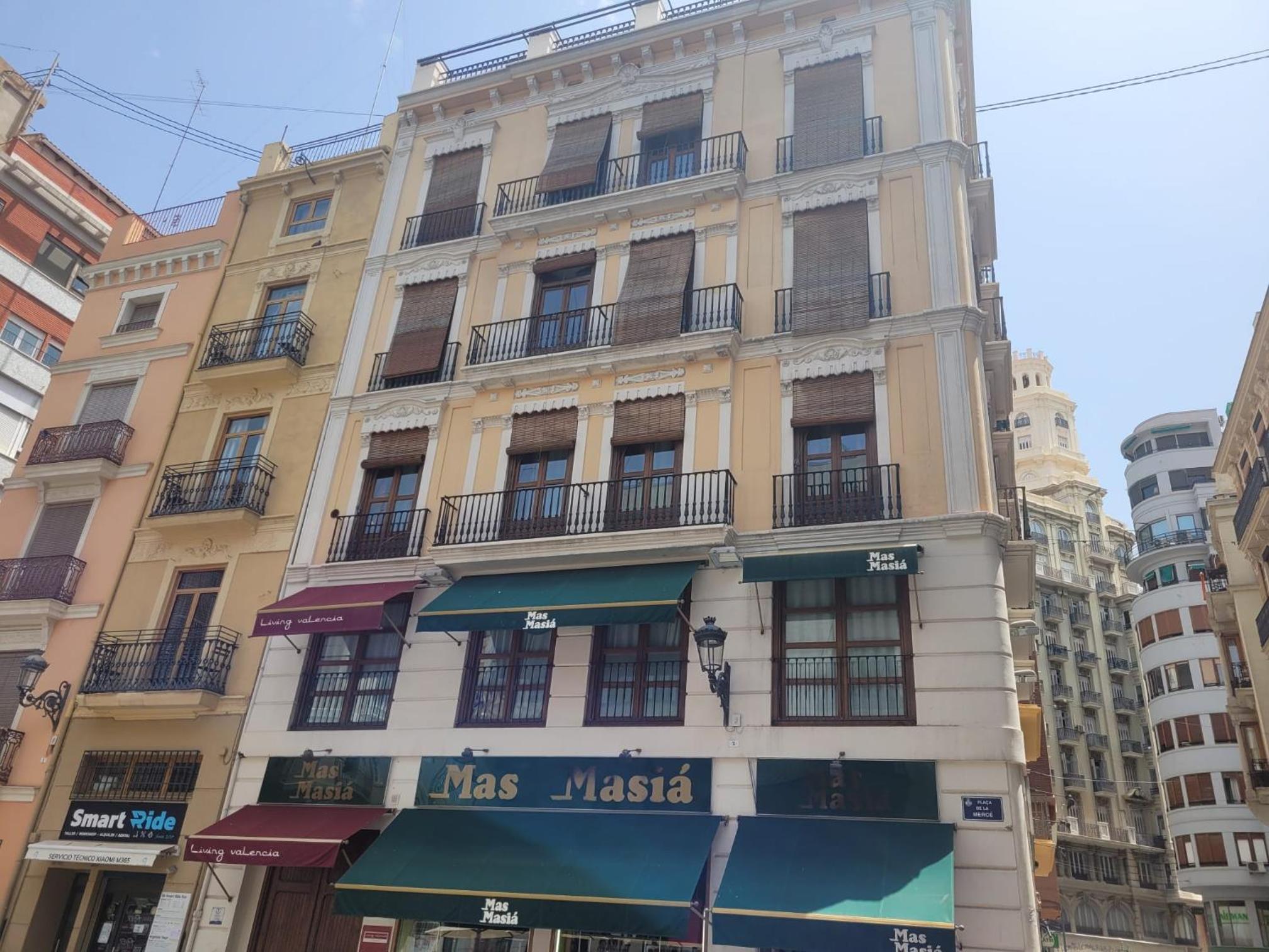 Living Valencia Apartments - Merced en Valencia — building