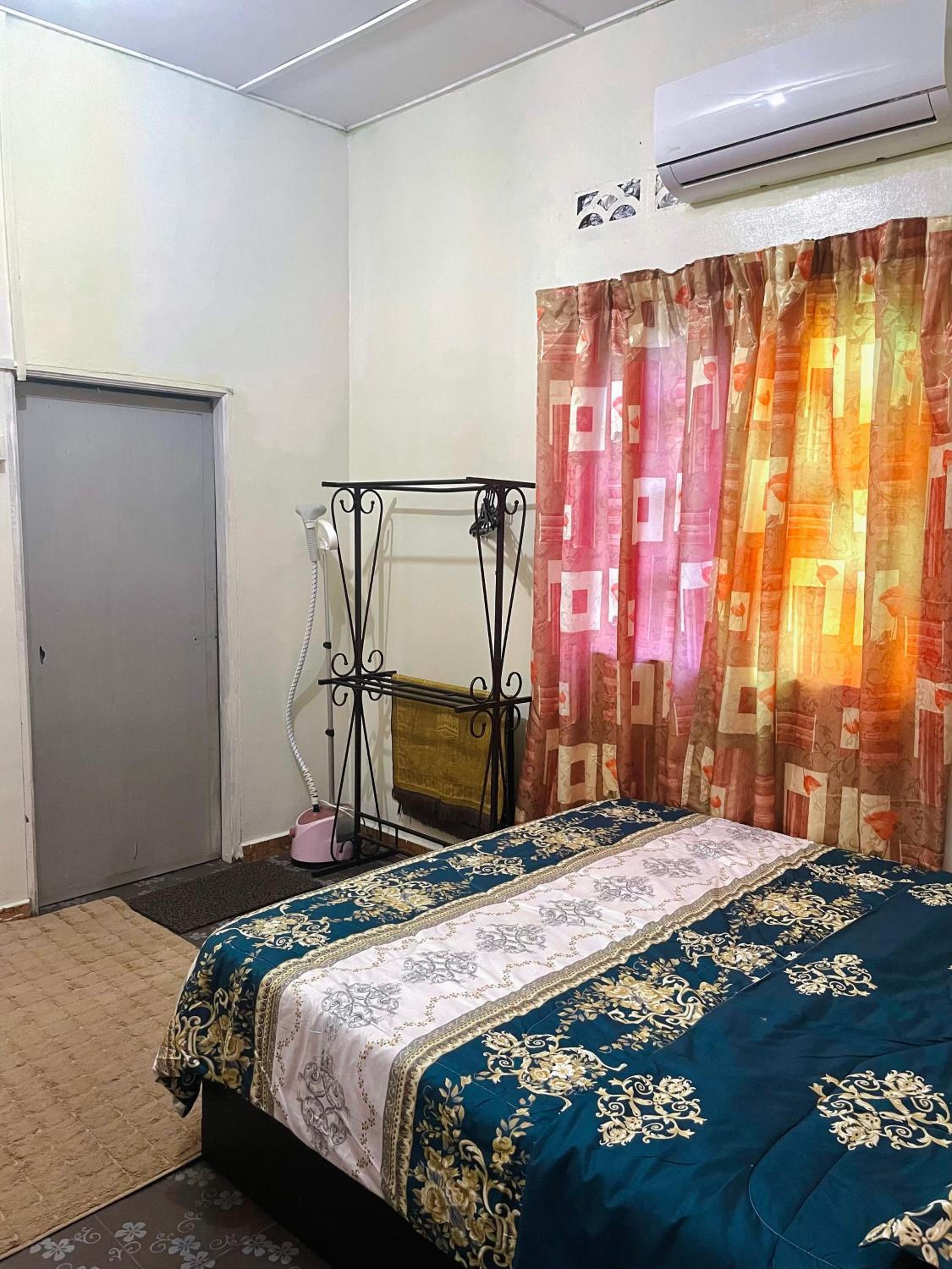 yellow homestay