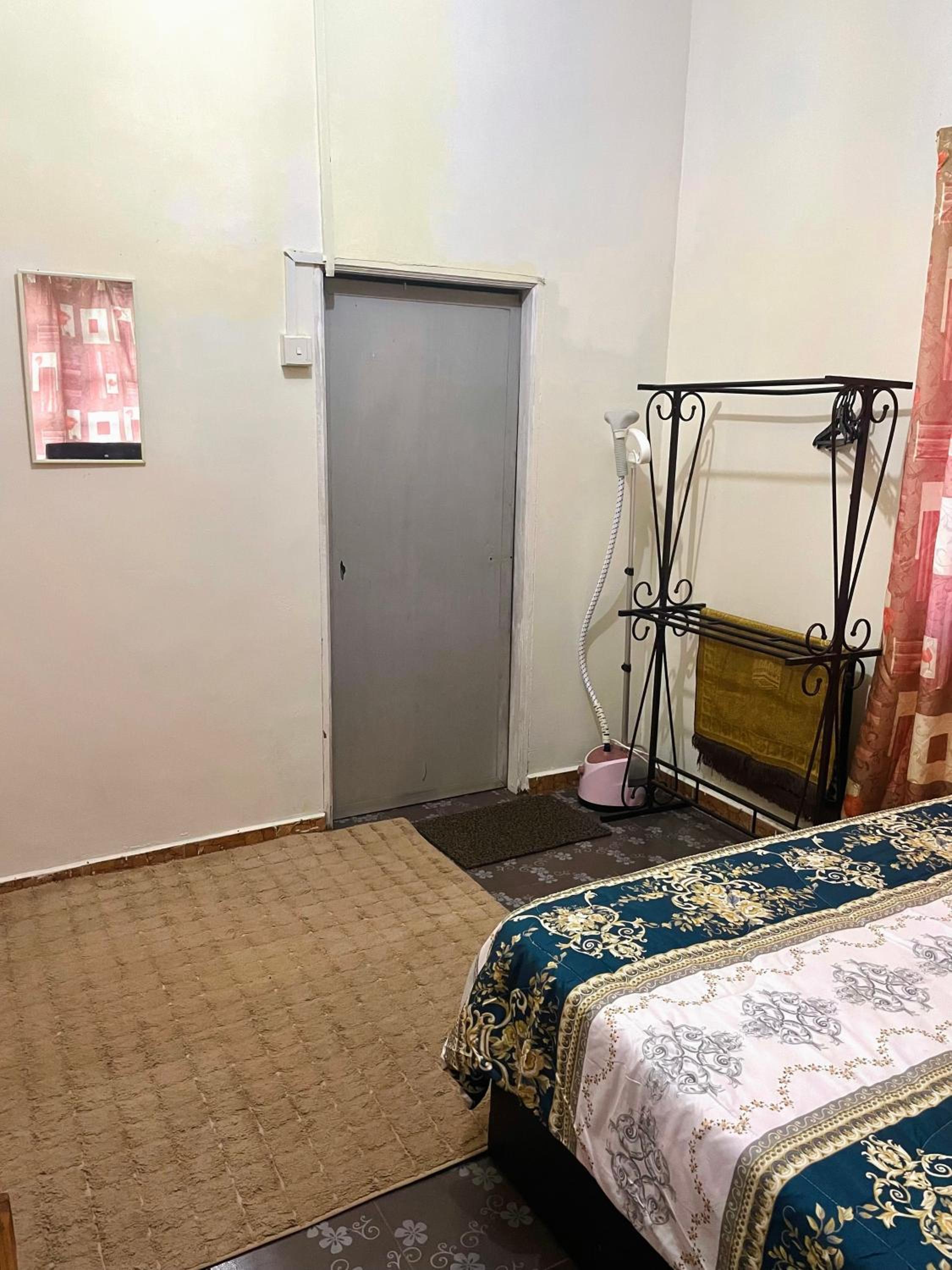 yellow homestay