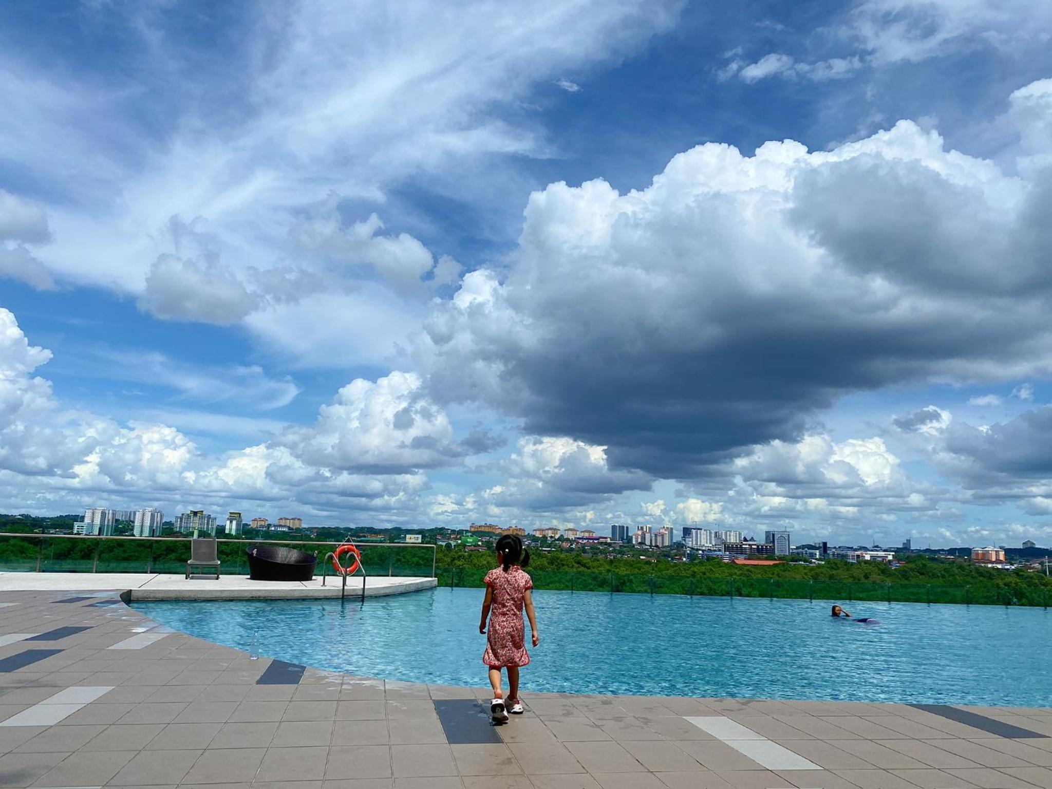 HomeNest JB City Poolview suite by Cozy Home