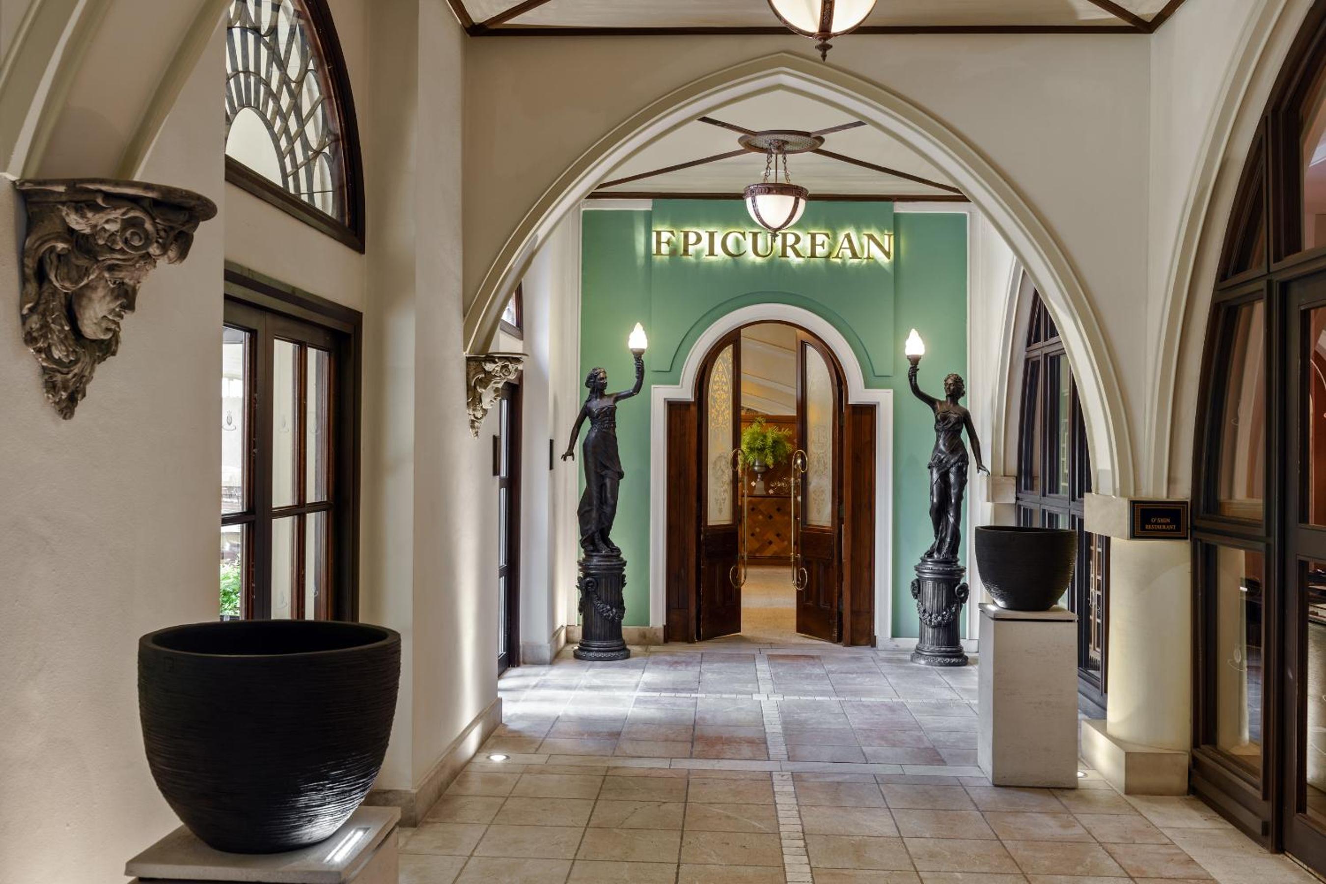 Lobby & Reception