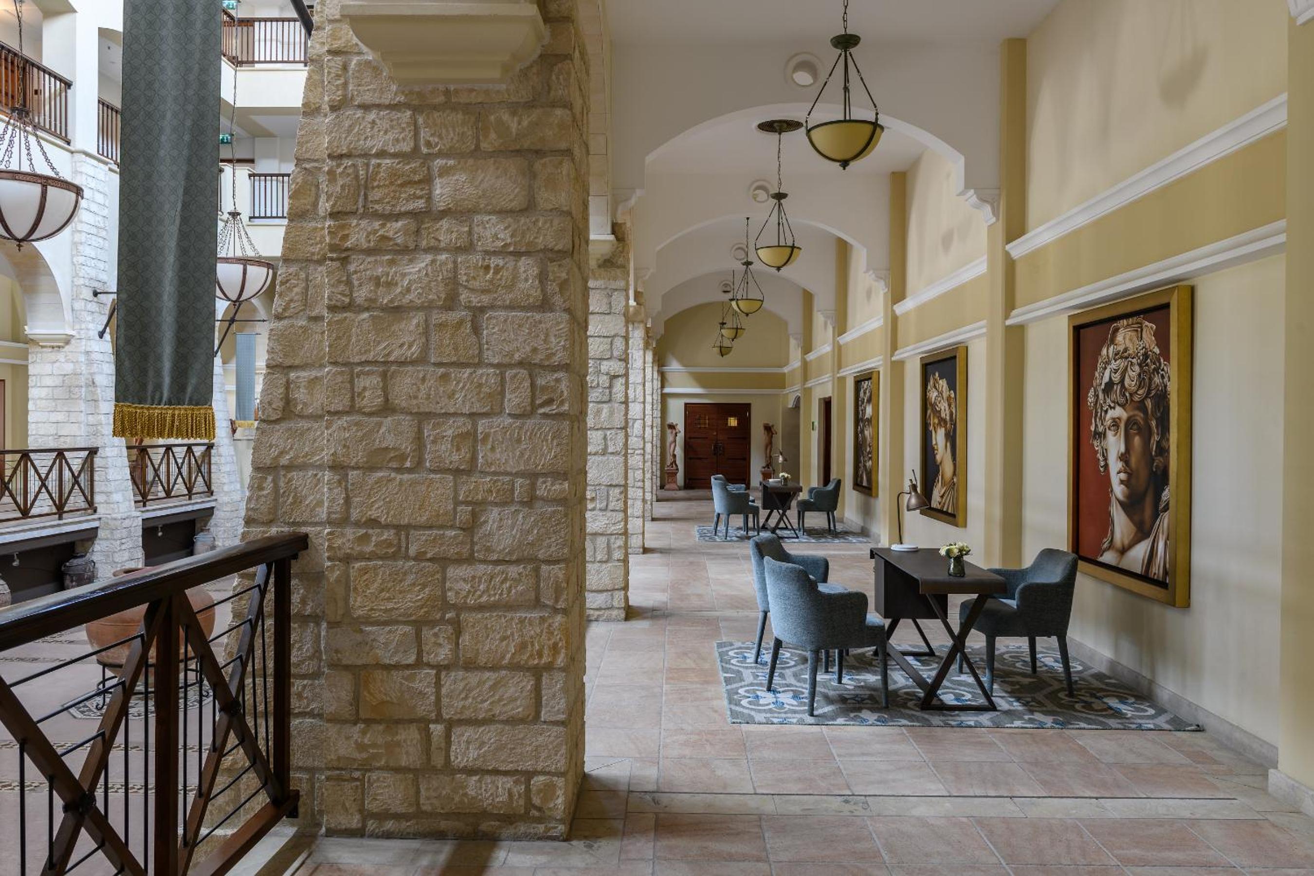 Lobby & Reception