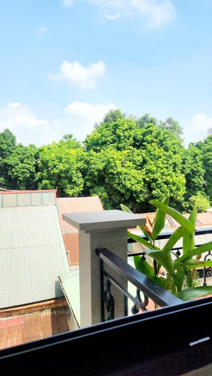 T Home Balcony