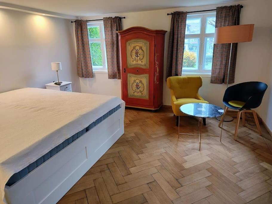 Ferienwohnung RESL - geschmackvoll renoviert & zentral im historischen Schindelhaus
