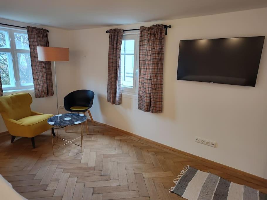 Ferienwohnung RESL - geschmackvoll renoviert & zentral im historischen Schindelhaus