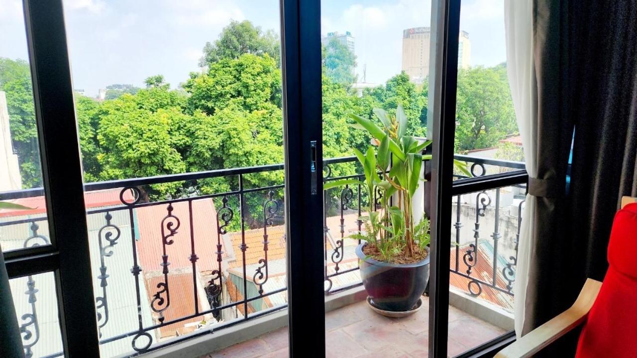 T Home Balcony