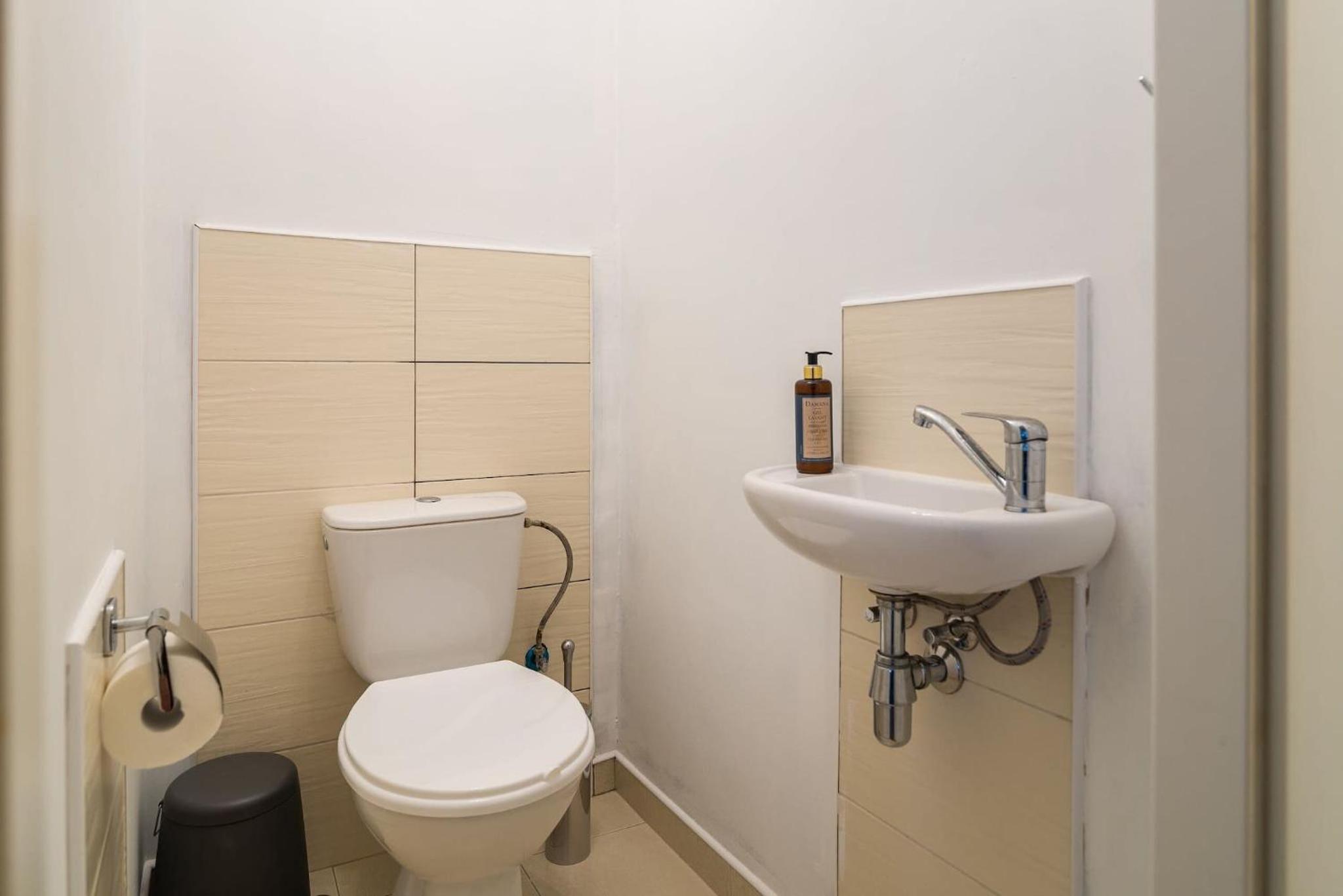 Warm & Family Friendly Apartment with Balcony by Noclegi Renters view 2