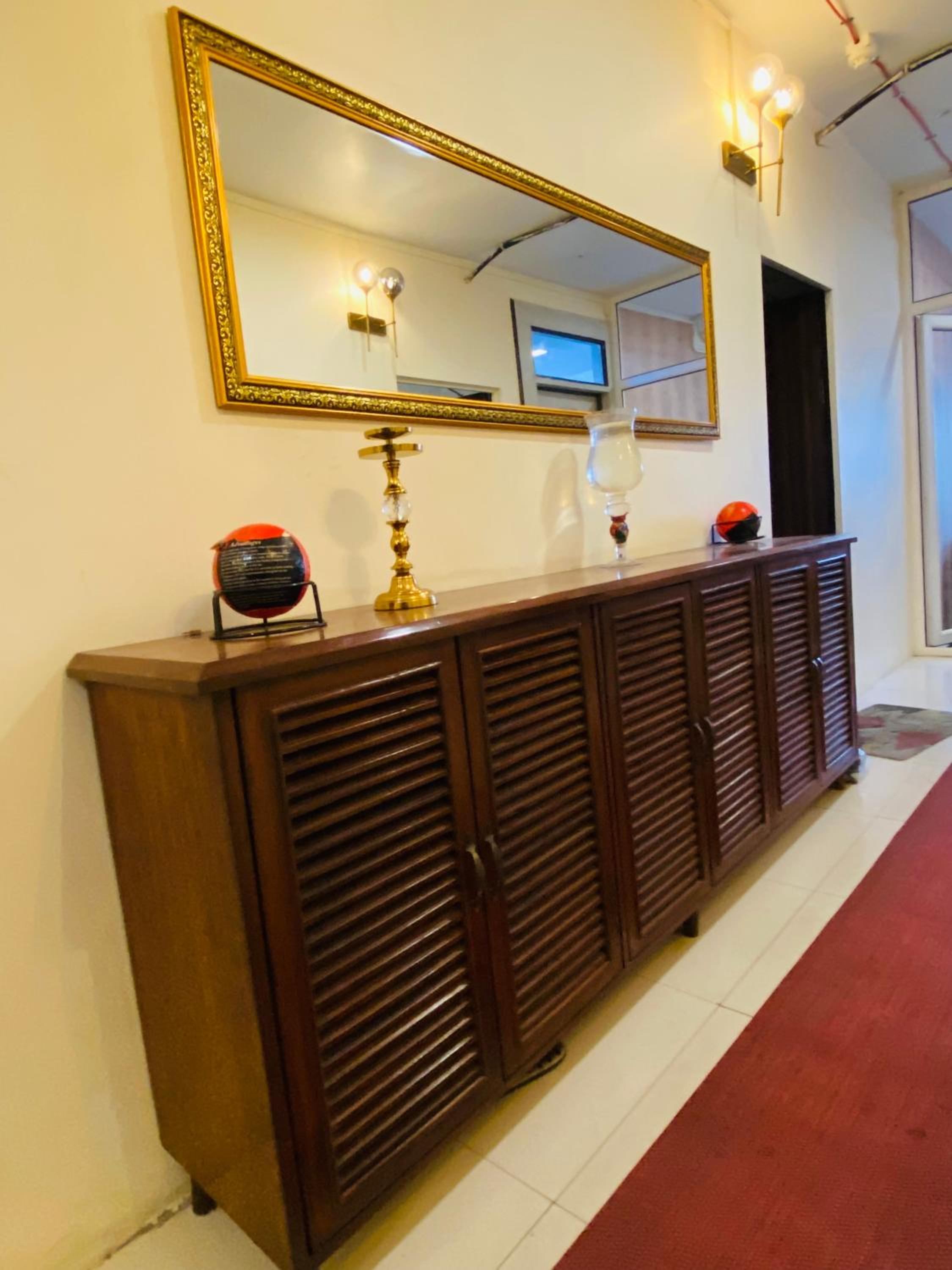 Homestay at Kashmiri Gate Metro & Old Delhi Railway Station