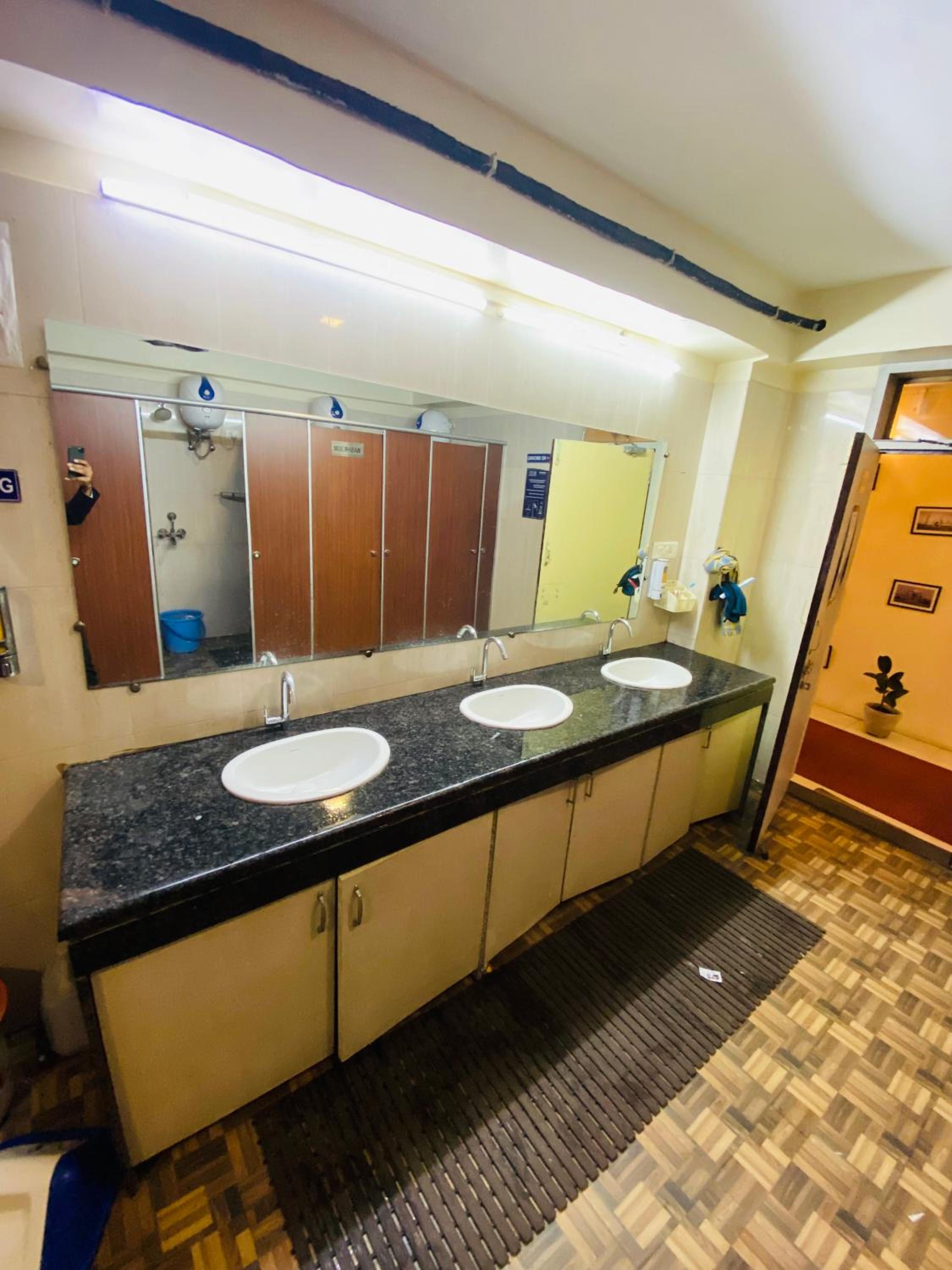 Homestay at Kashmiri Gate Metro & Old Delhi Railway Station