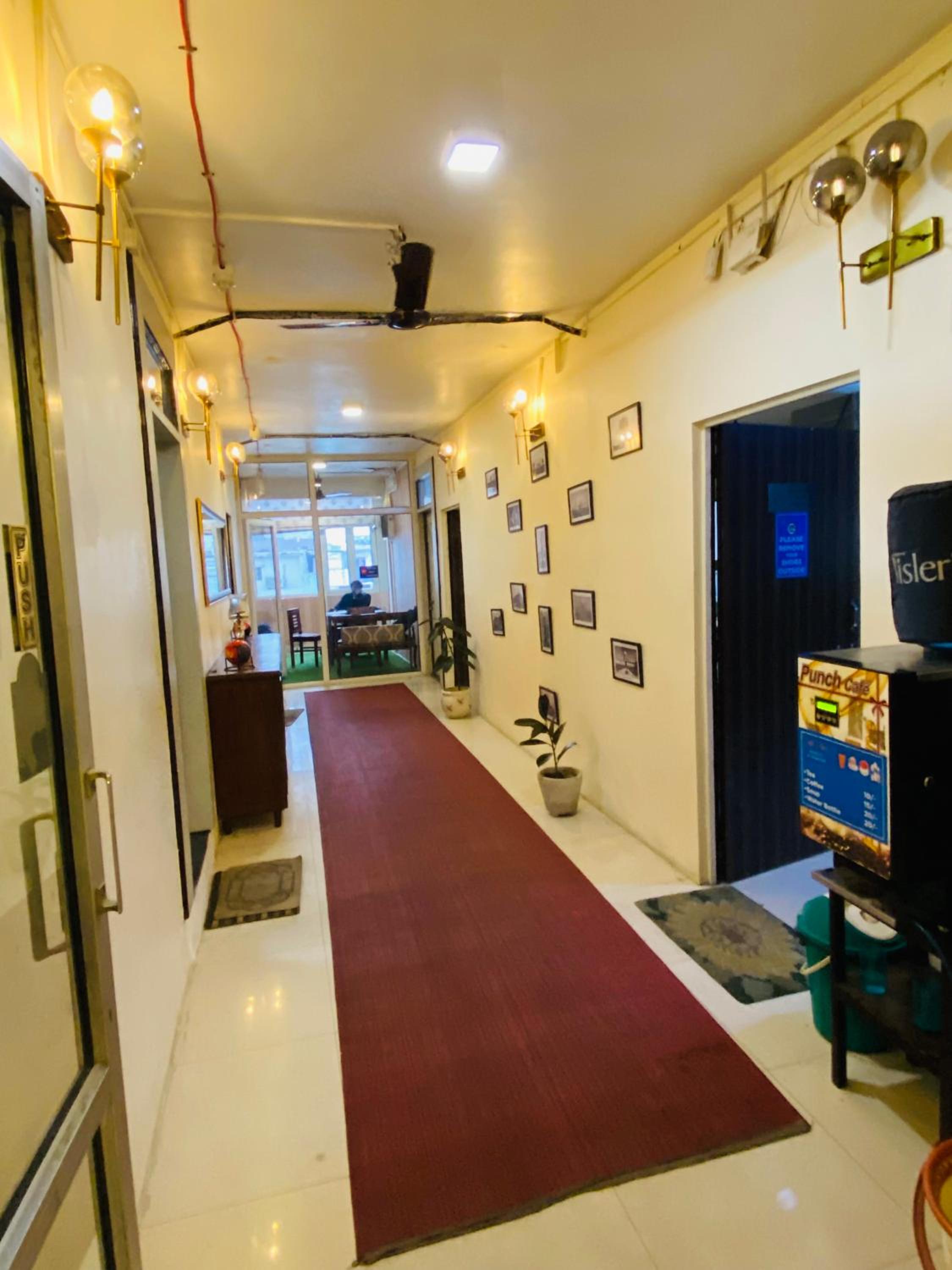 Homestay at Kashmiri Gate Metro & Old Delhi Railway Station