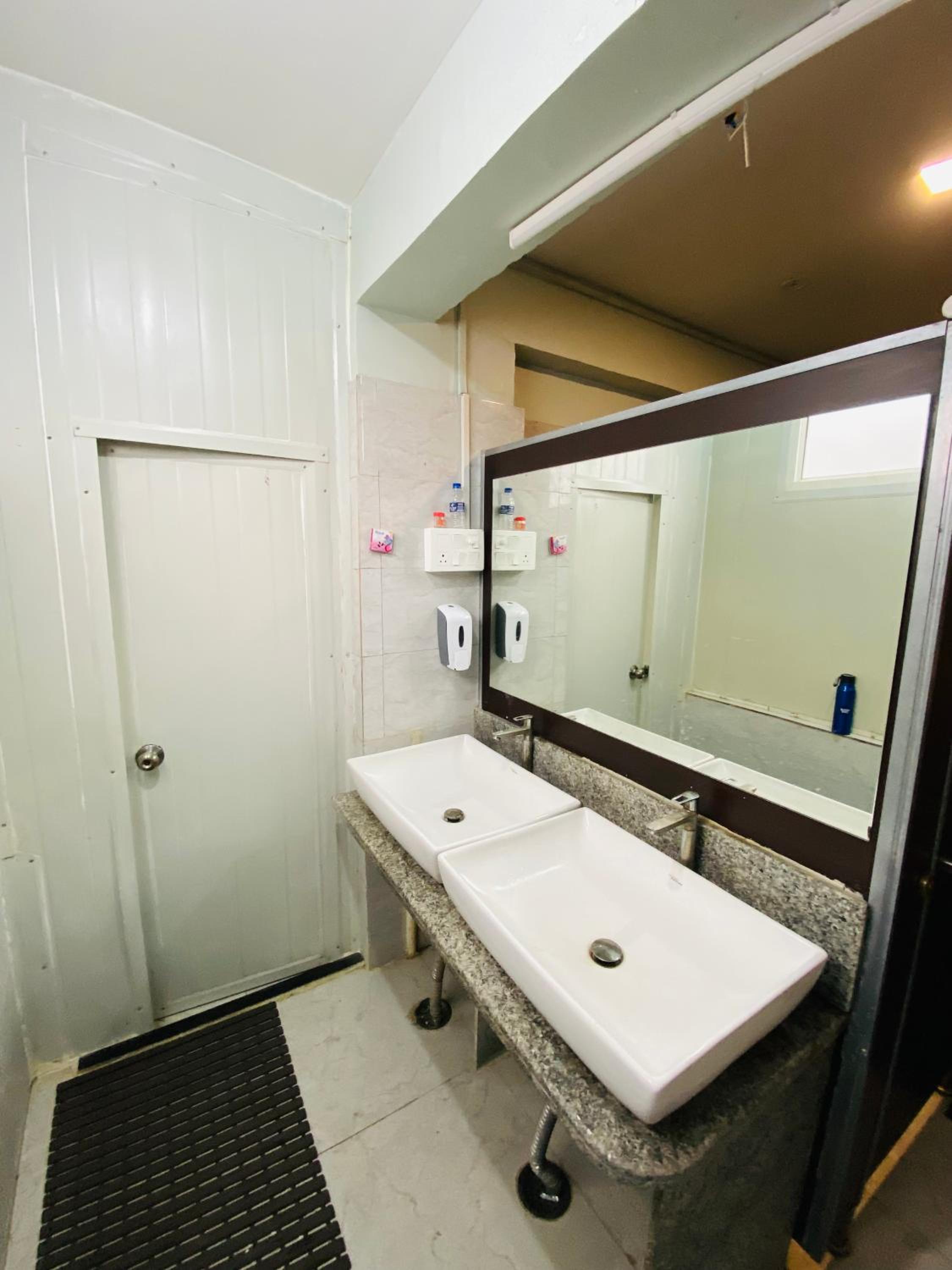 Homestay at Kashmiri Gate Metro & Old Delhi Railway Station