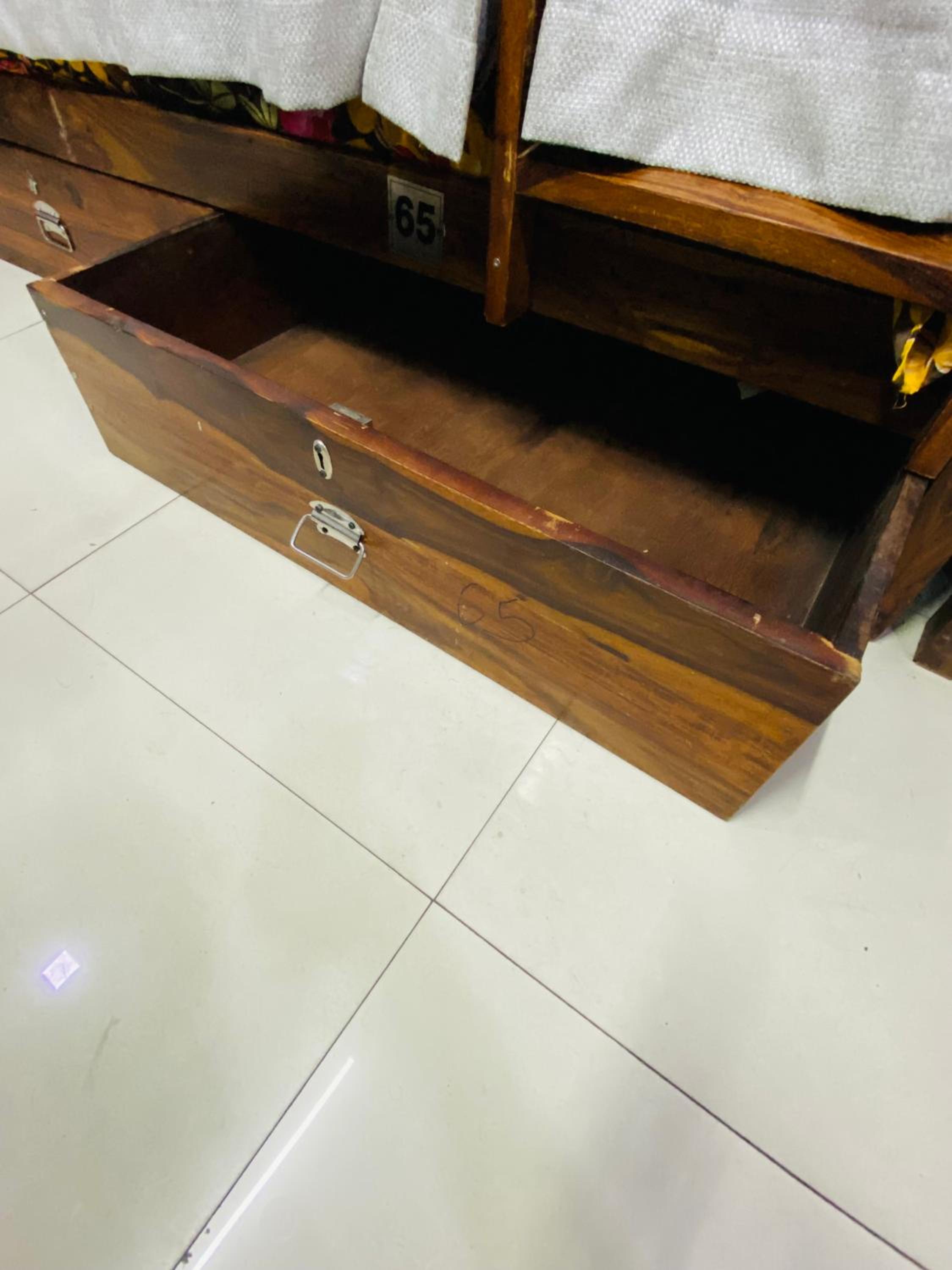Homestay at Kashmiri Gate Metro & Old Delhi Railway Station