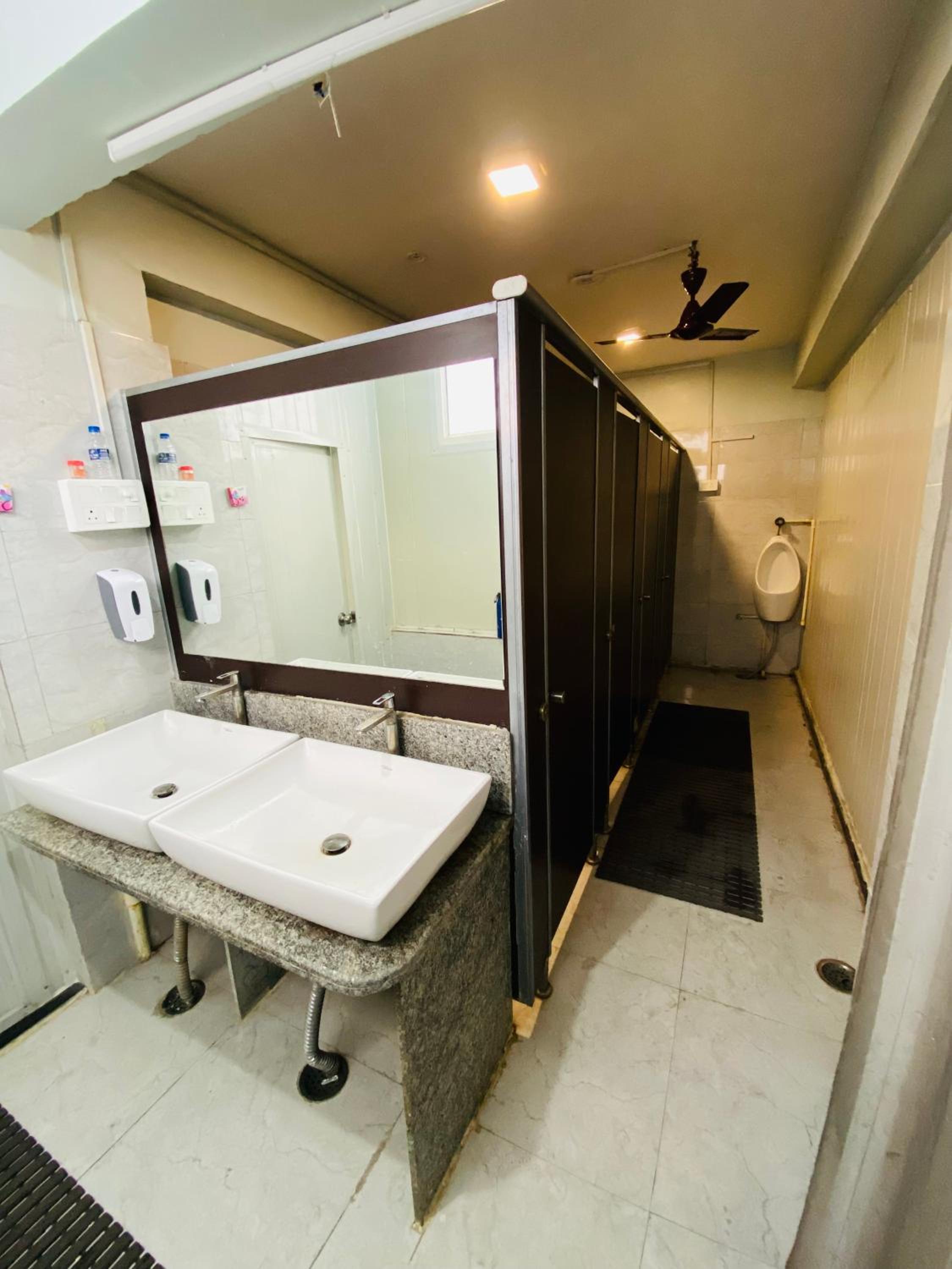 Homestay at Kashmiri Gate Metro & Old Delhi Railway Station