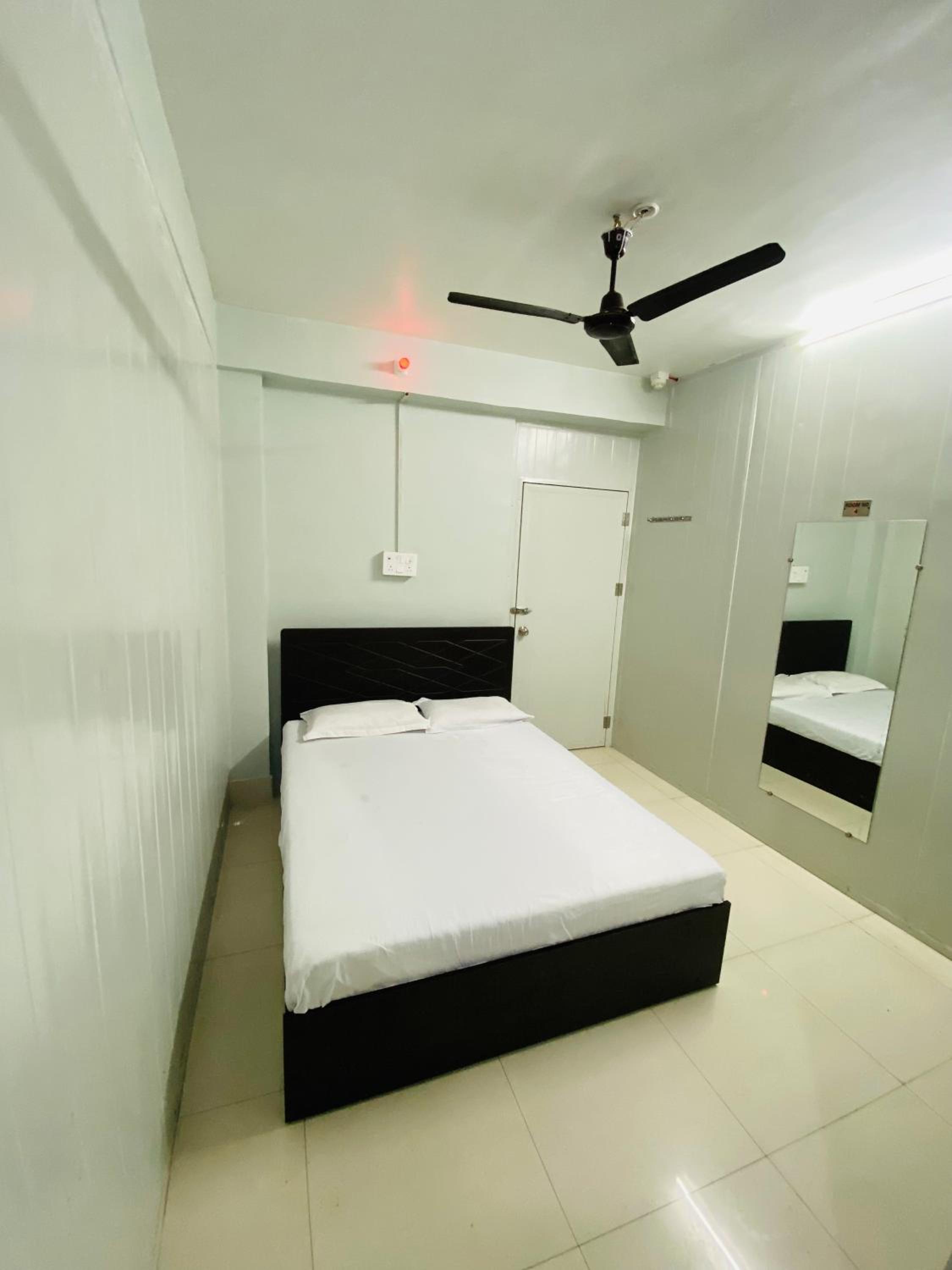 Homestay at Kashmiri Gate Metro & Old Delhi Railway Station