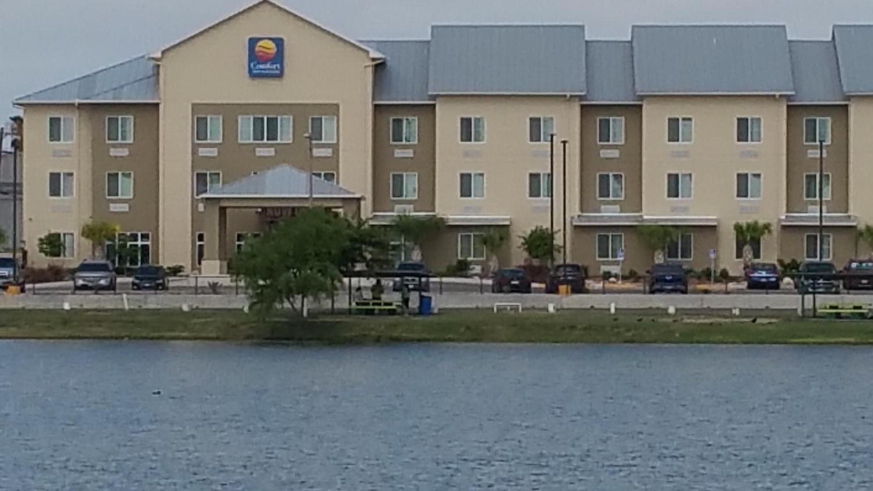 Comfort Inn & Suites Lakeside