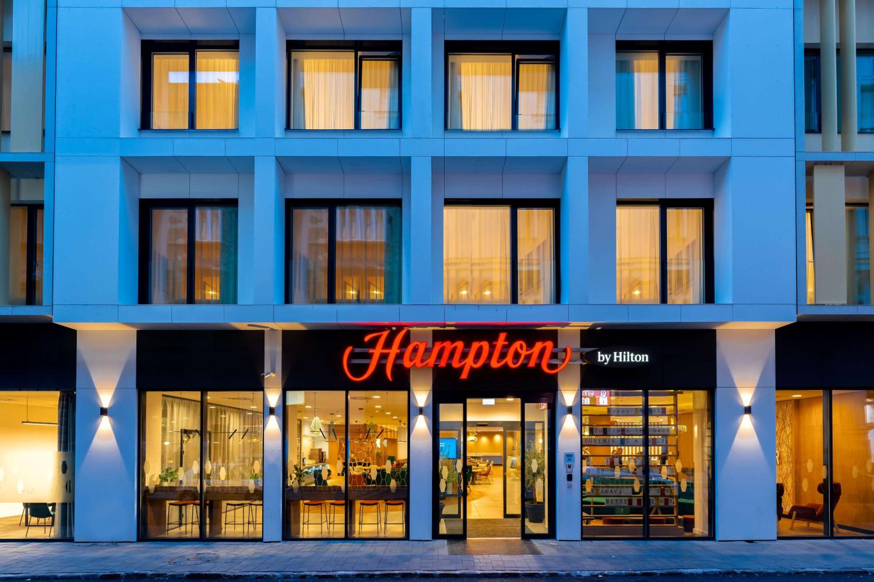 Hotel Hampton By Hilton Budapest City Centre - Image 1