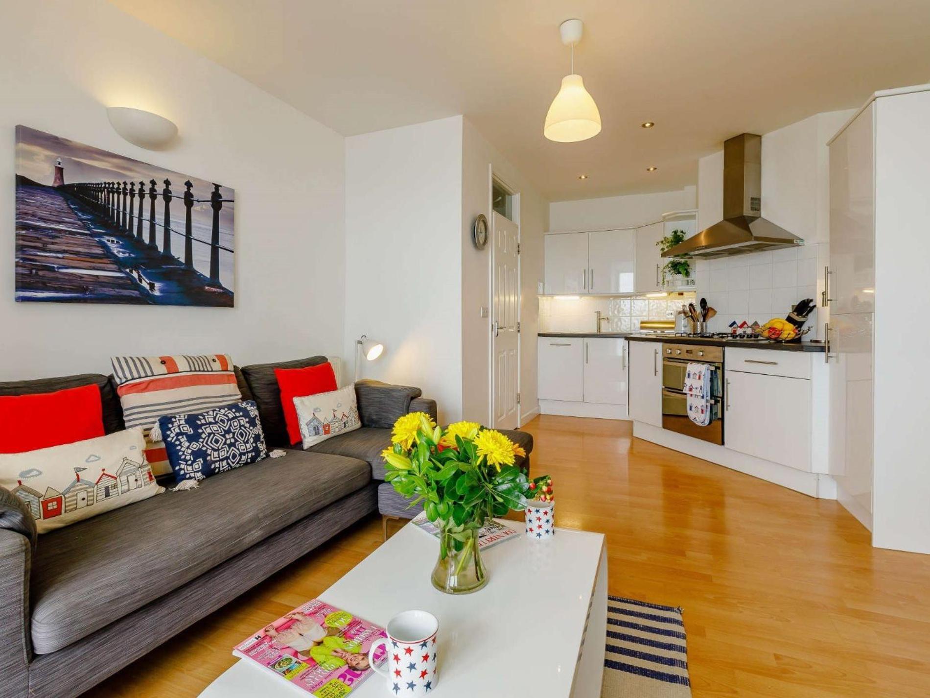 2 Bed in Ilfracombe CAPS8 view 4