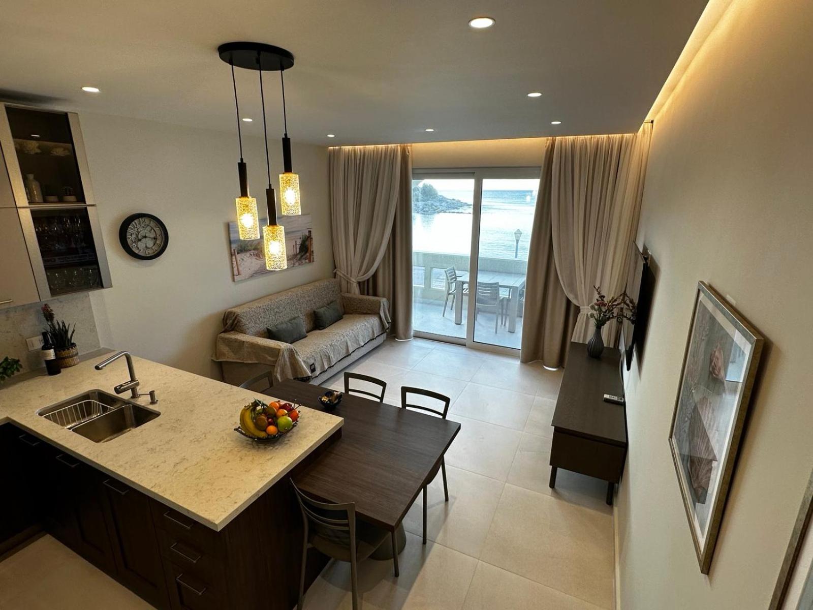 Samanthas LUXURY APARTMENT