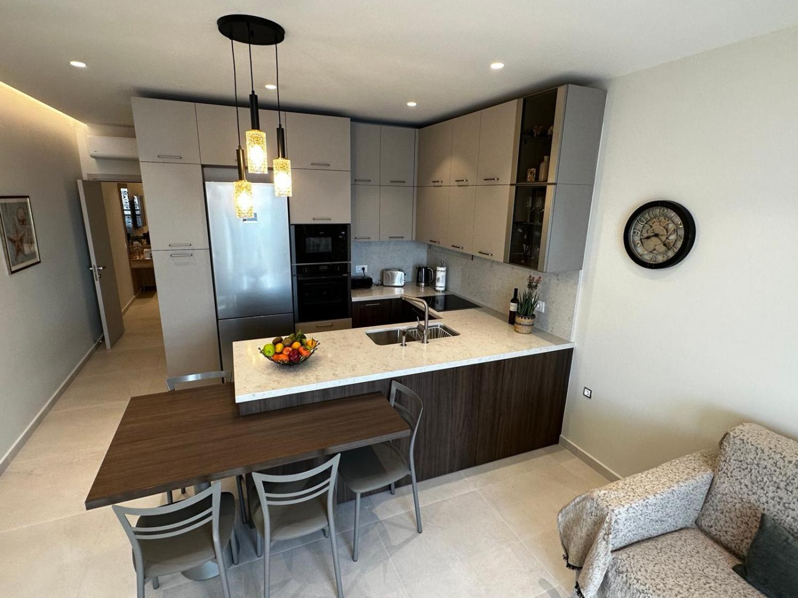 Samanthas LUXURY APARTMENT