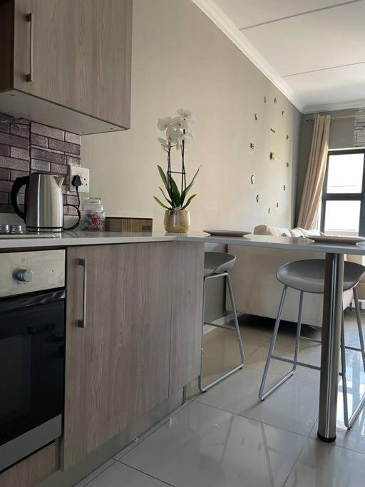 Classy 2 bedroom in Halfway Gardens view 2