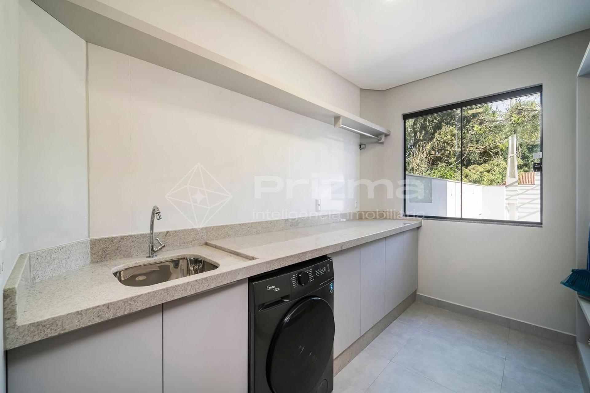 Excelente duplex geminado na Praia de Mariscal.