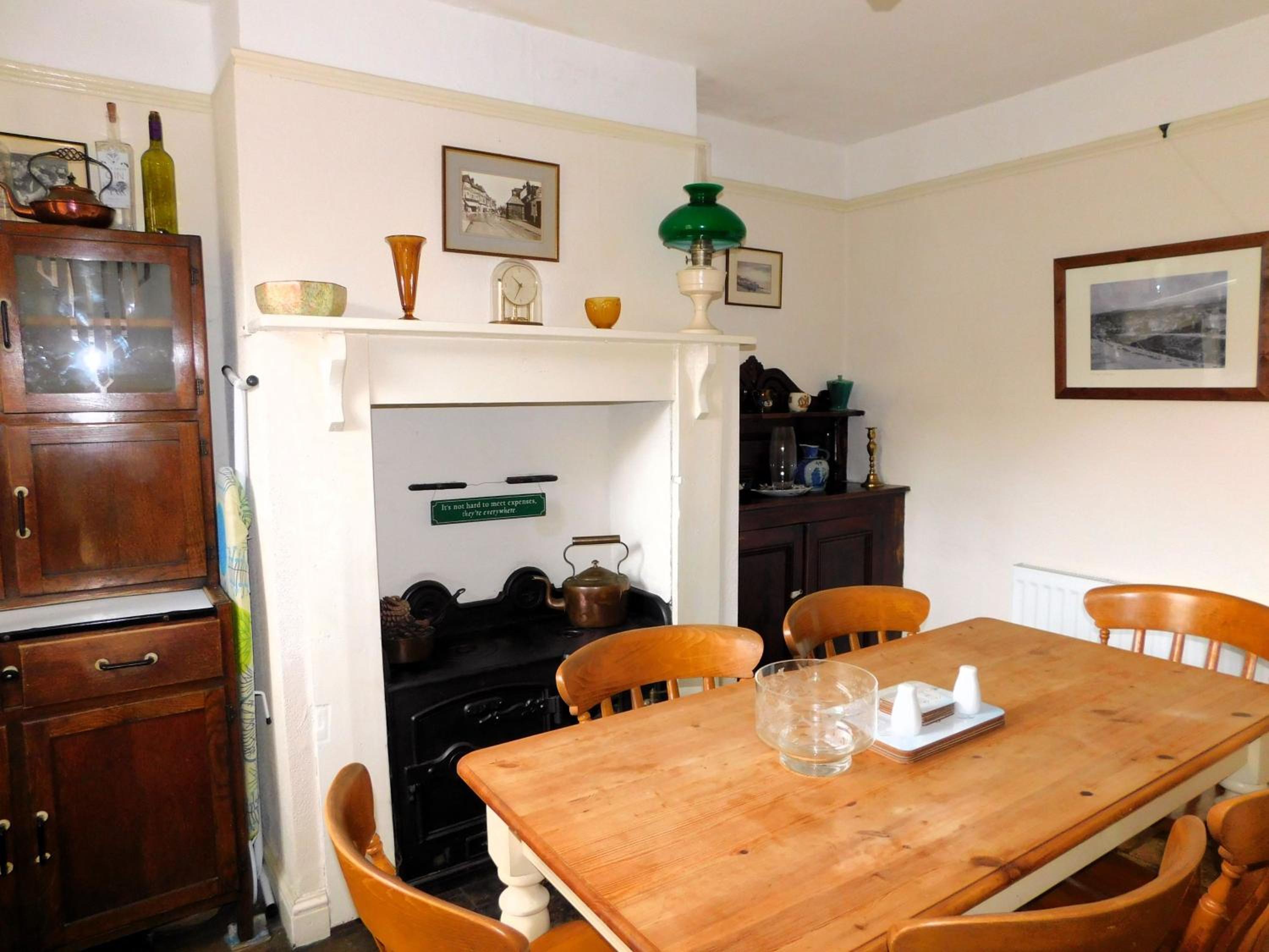Annies, 30 Station Road view 5