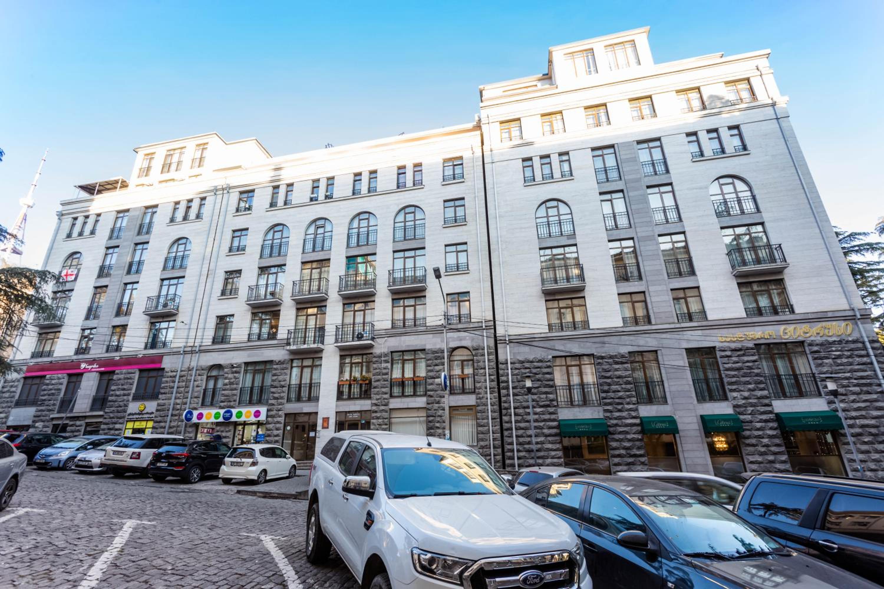 Downtown Spacious Apartment