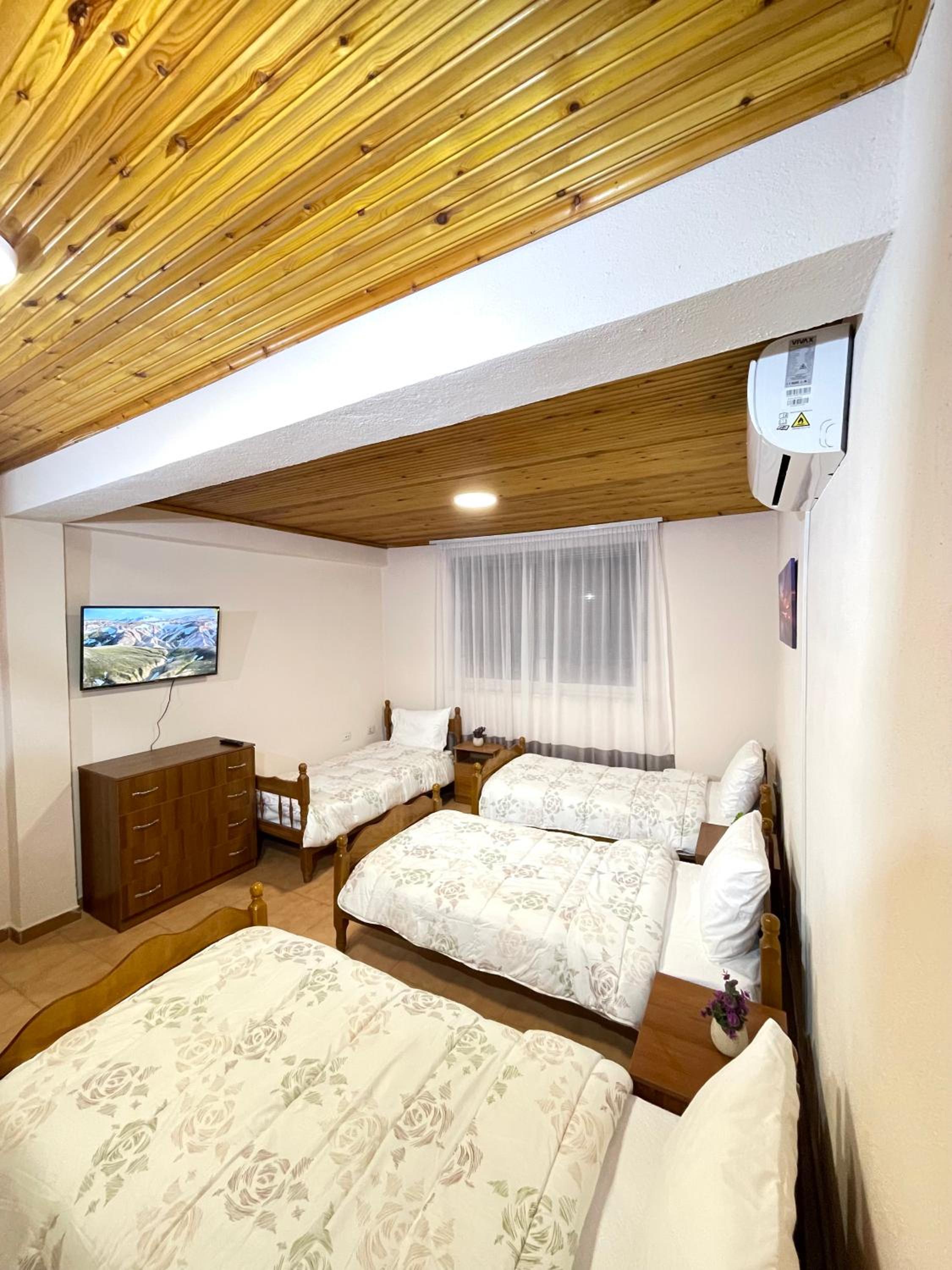 Shkodra Guest House & Trips