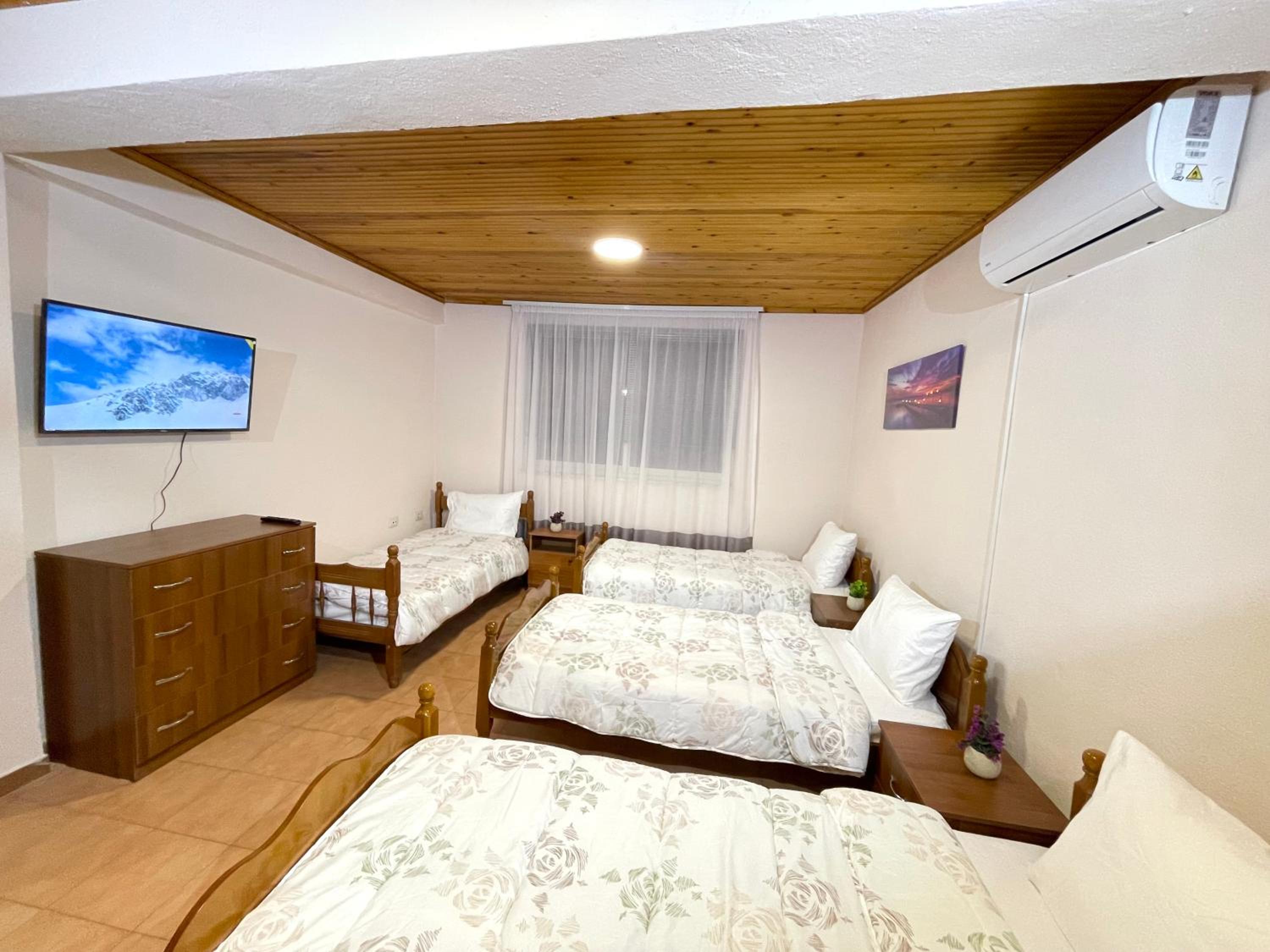 Shkodra Guest House & Trips