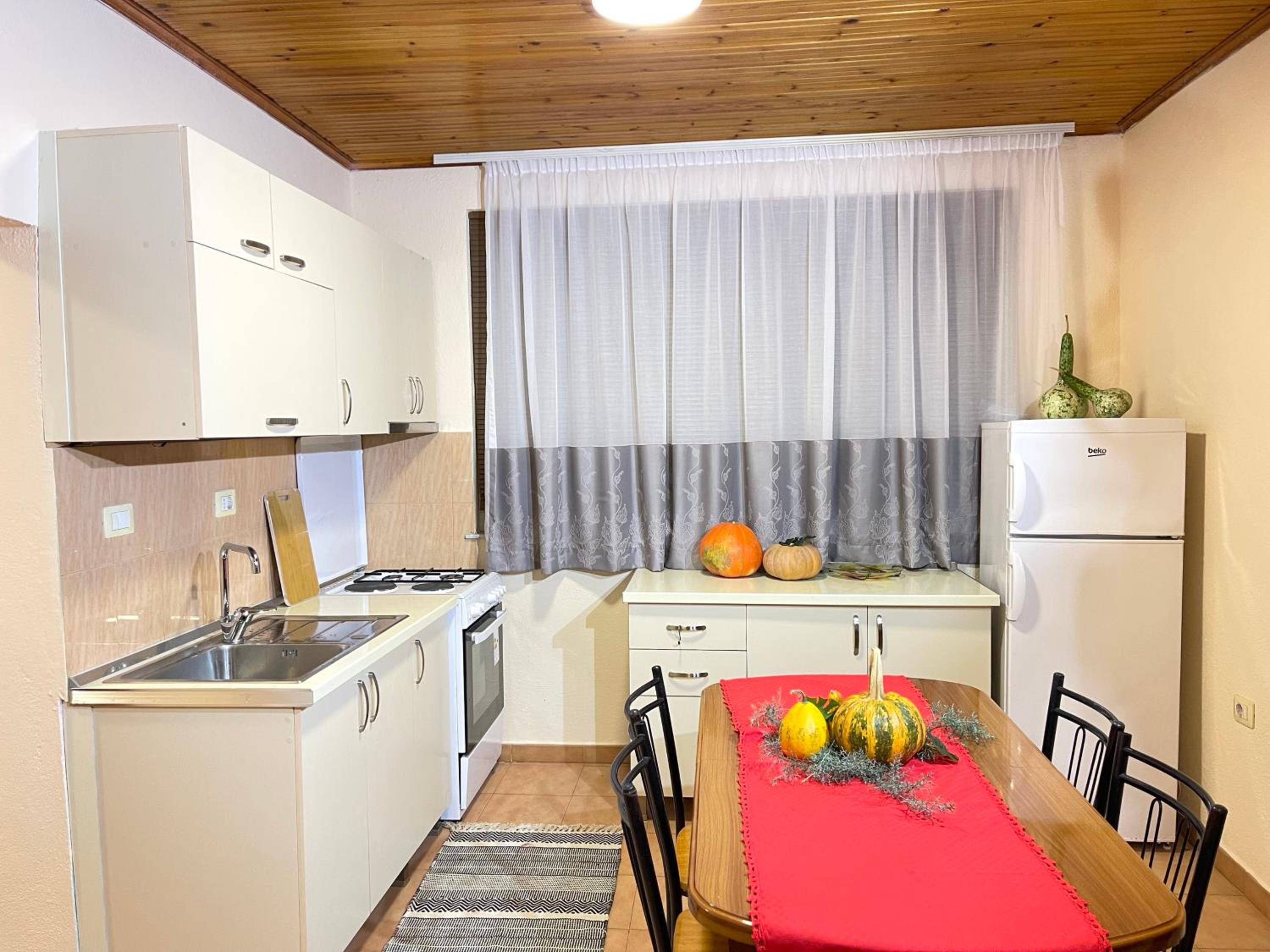 Shkodra Guest House & Trips