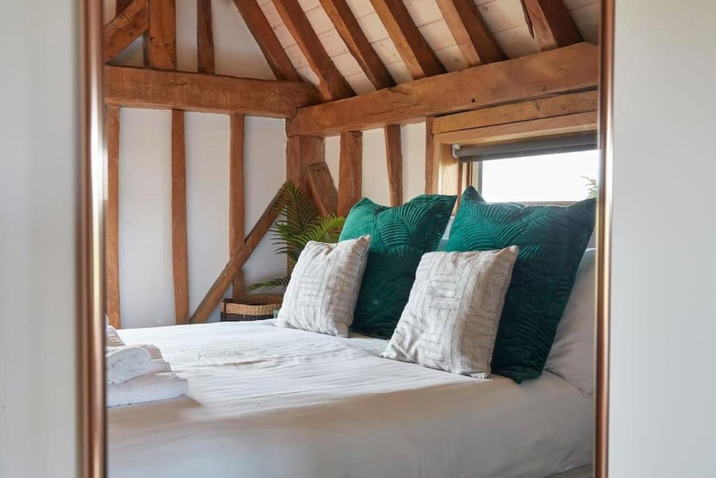 Mulberry Barn, Great Sampford view 5