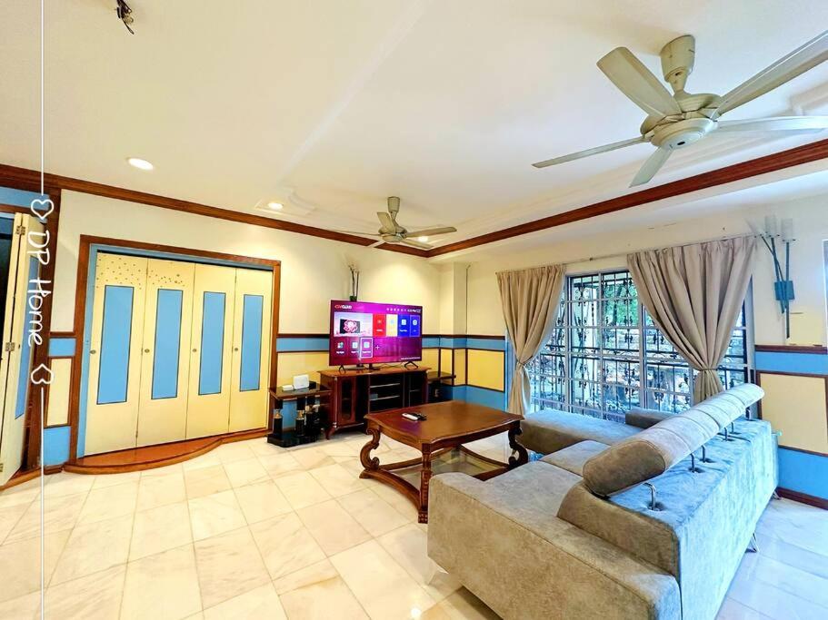 Private Swimming Pool 18pax KL