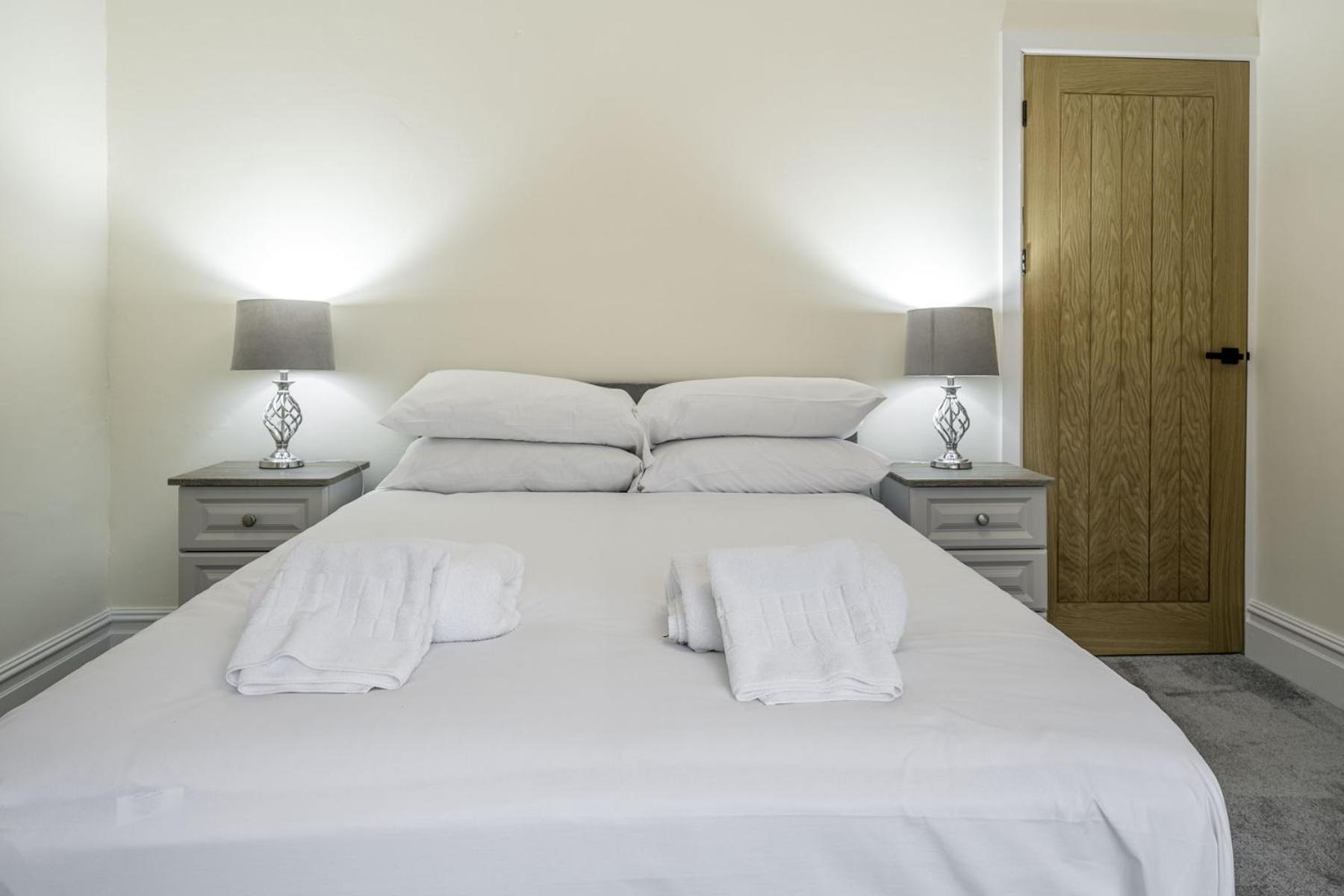 Ridge Grove Lodge "Sleeping 4 guests" view 2