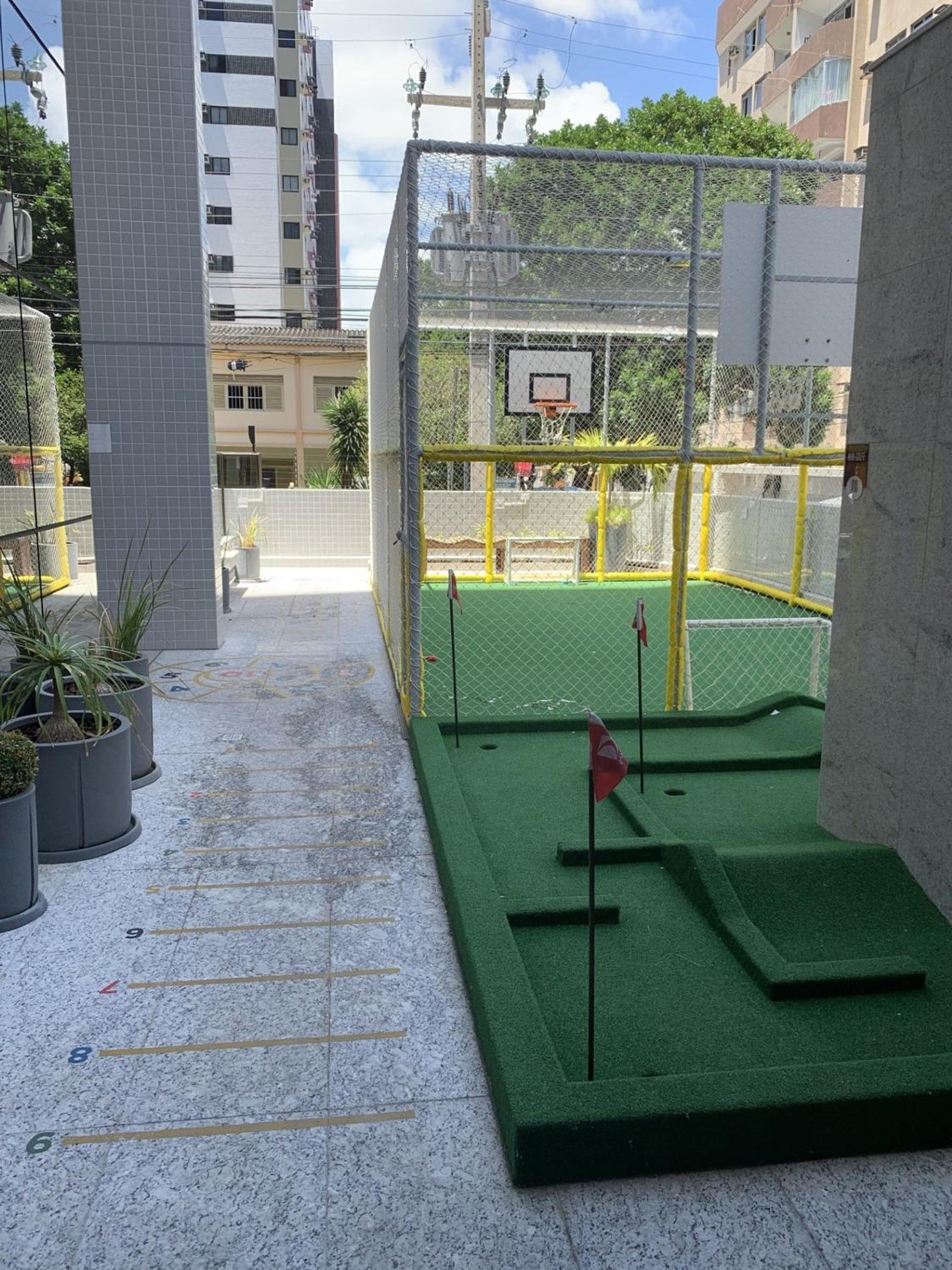 Prédio NOVO com excelente localização!