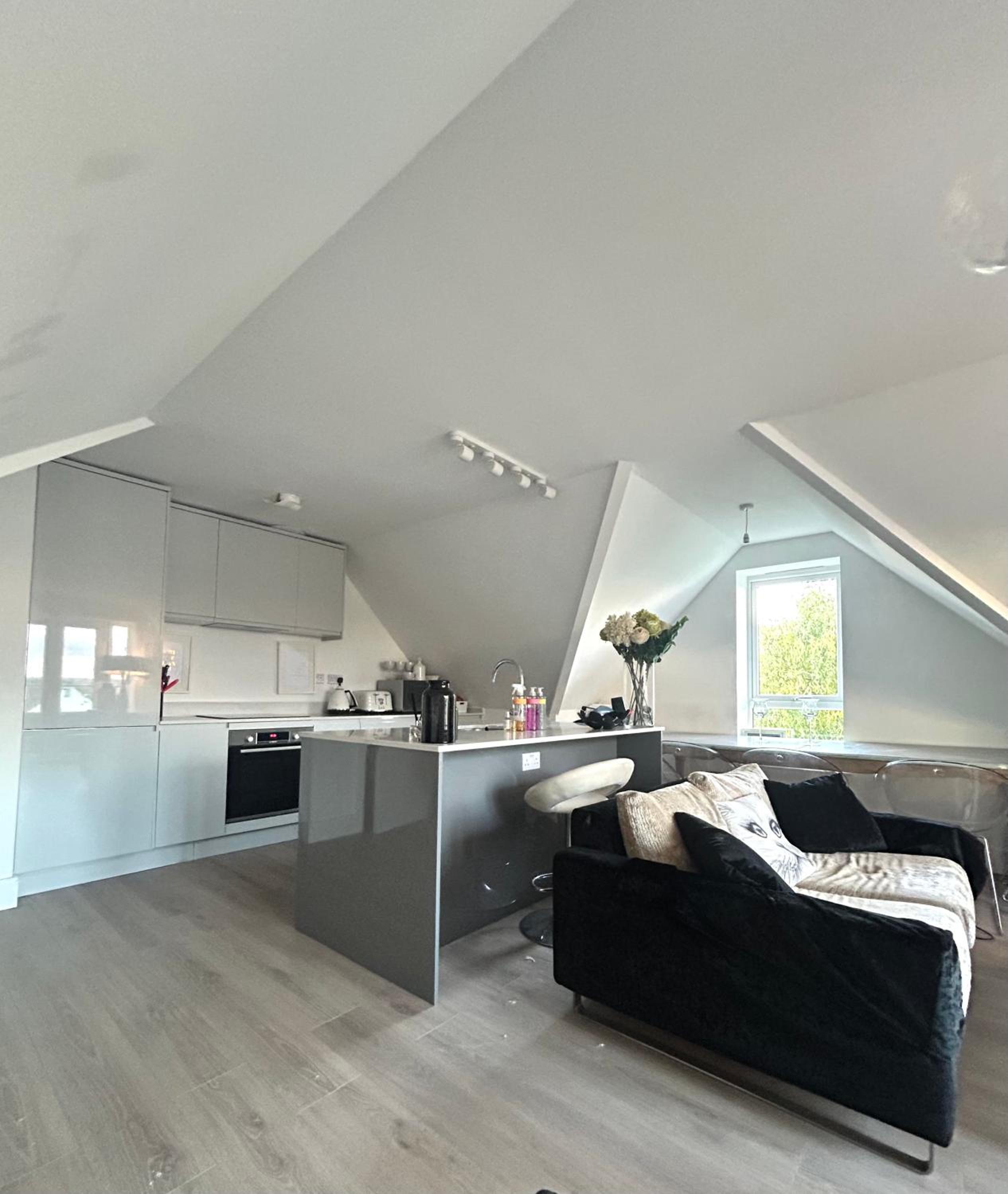 The Penthouse Double Bedroom for Rent Use of kitchen