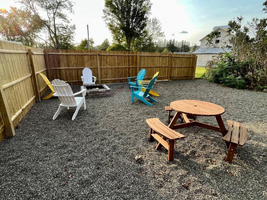 2 Bed Berkshire Getaway at Stephentown Hotel view 4