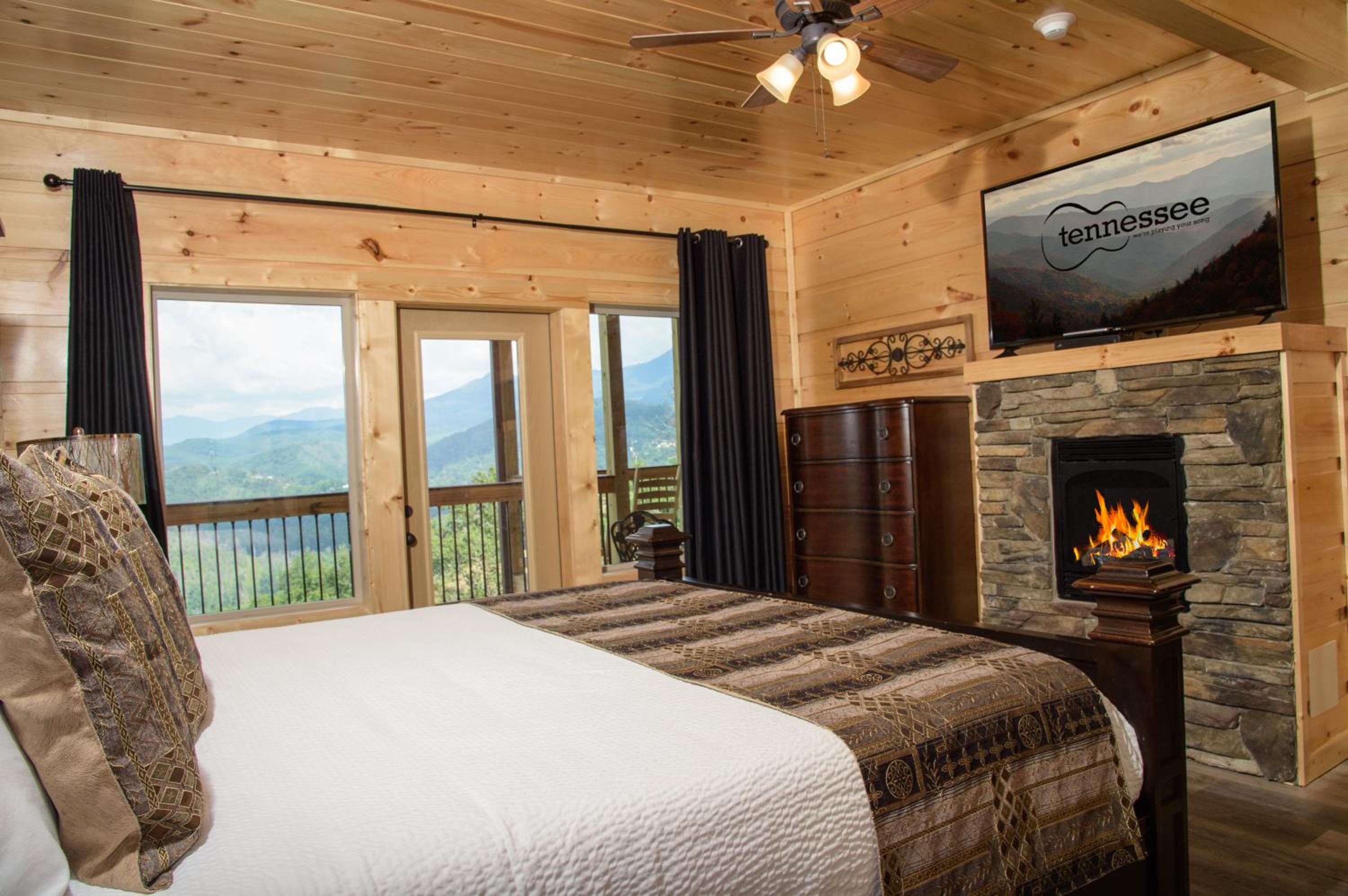 Skyline Splendor: Luxe Retreat with Breathtaking Views Over Downtown Gatlinburg