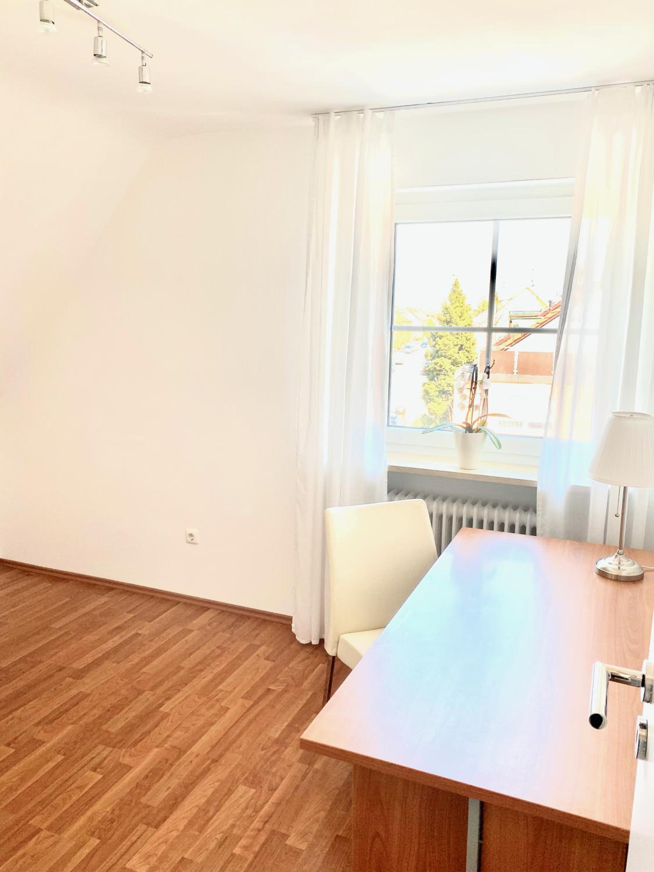 super zentral begehrte Wohnlage Parkplatz vor Haus
