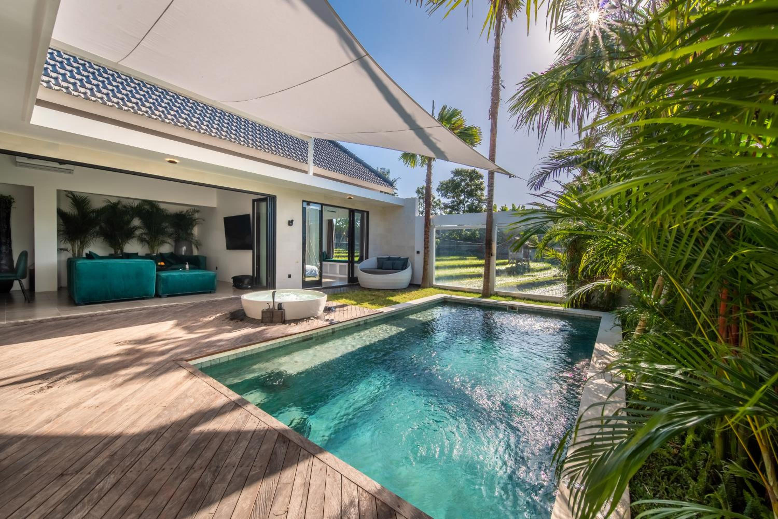 Hotel Rice field View Sauna Unique design Jacuzzi - Image 1