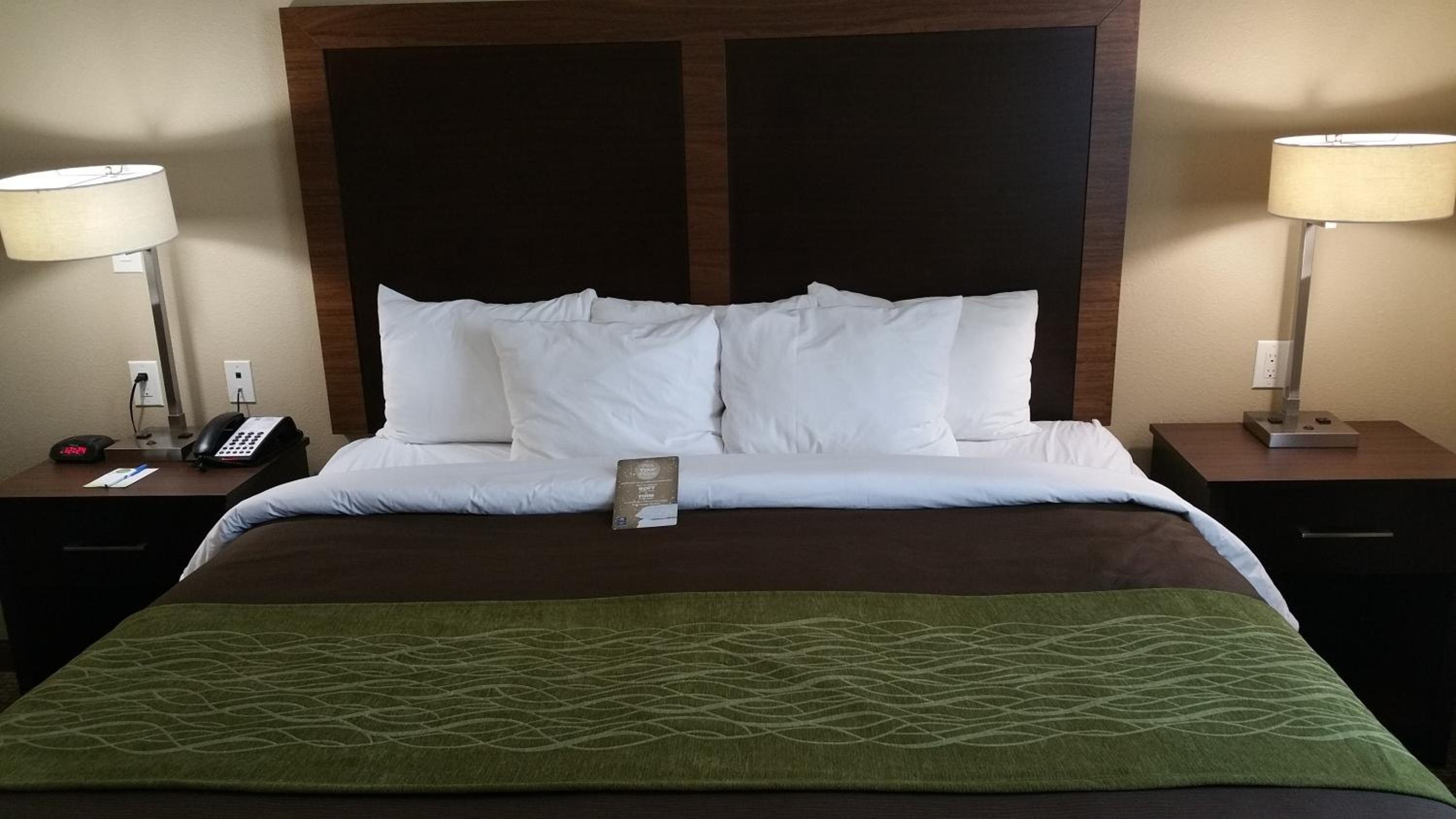 Comfort Inn & Suites Lakeside