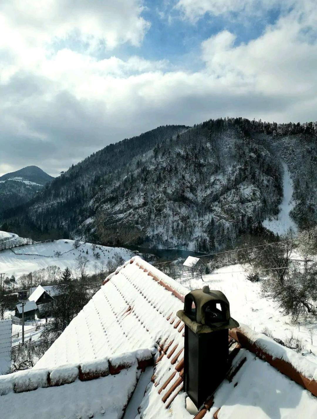 Mountain house Potkovica view 2