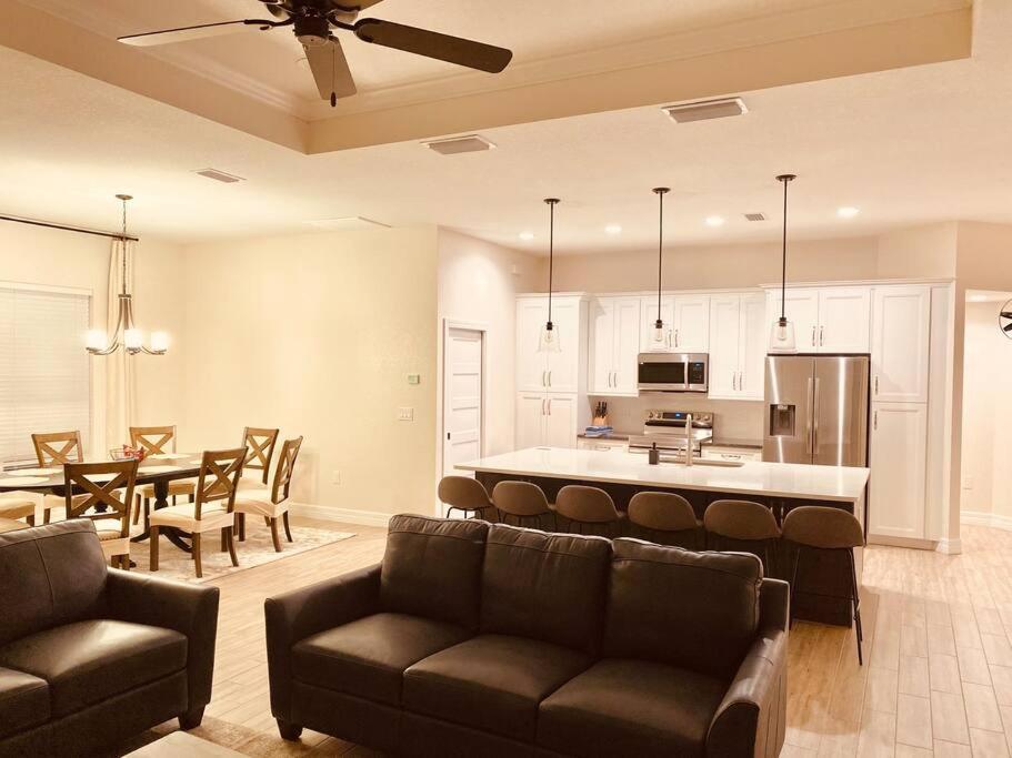 Tropical getaway w heated pool near Mineral Springs, garage included view 3