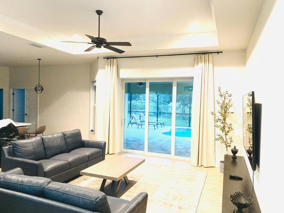 Tropical getaway w heated pool near Mineral Springs, garage included view 5