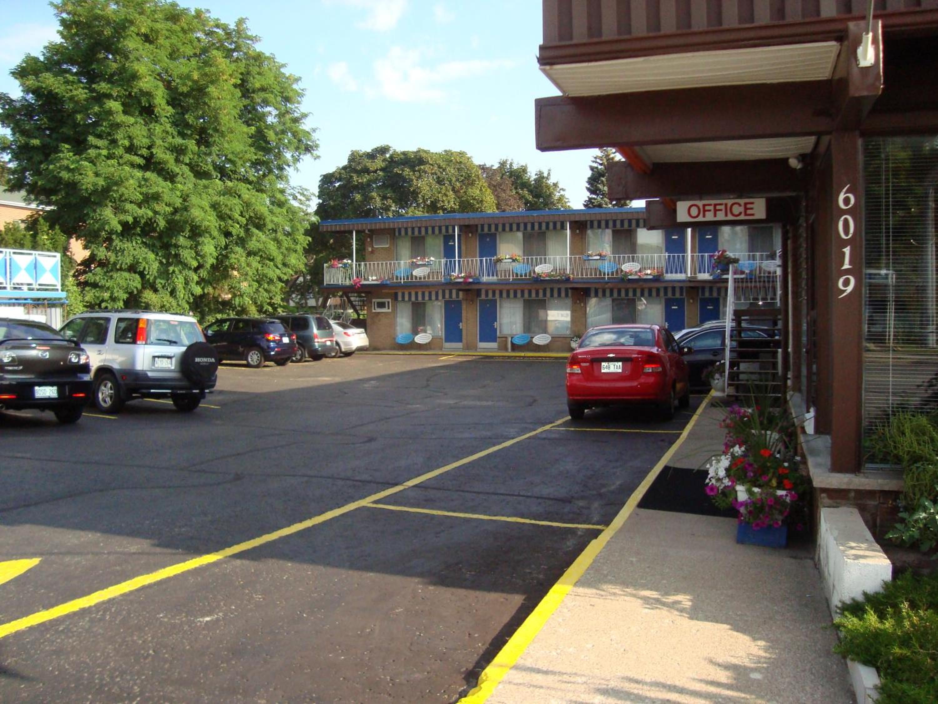 Advance Inn-2