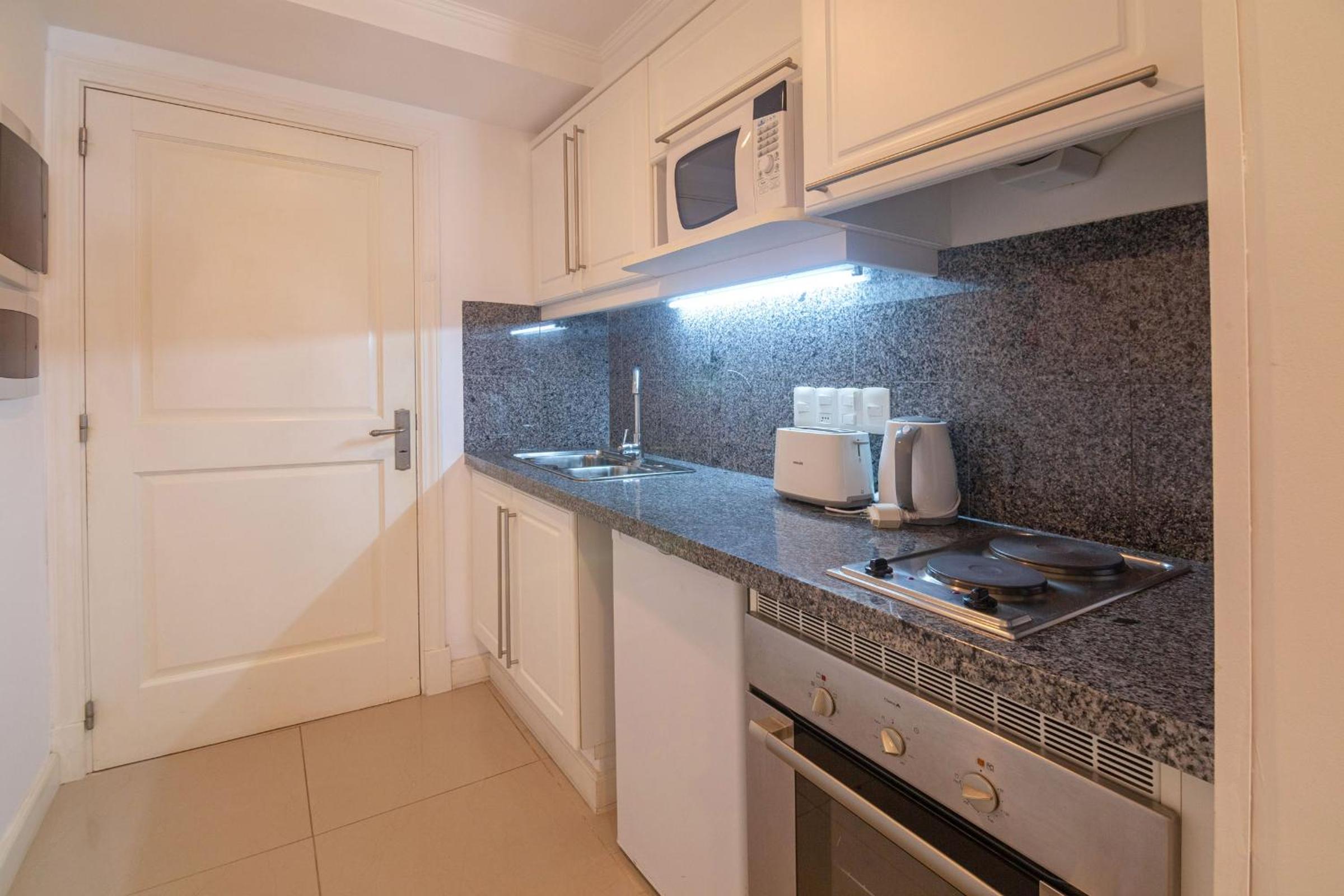 Oceana Suites Green Park view 4