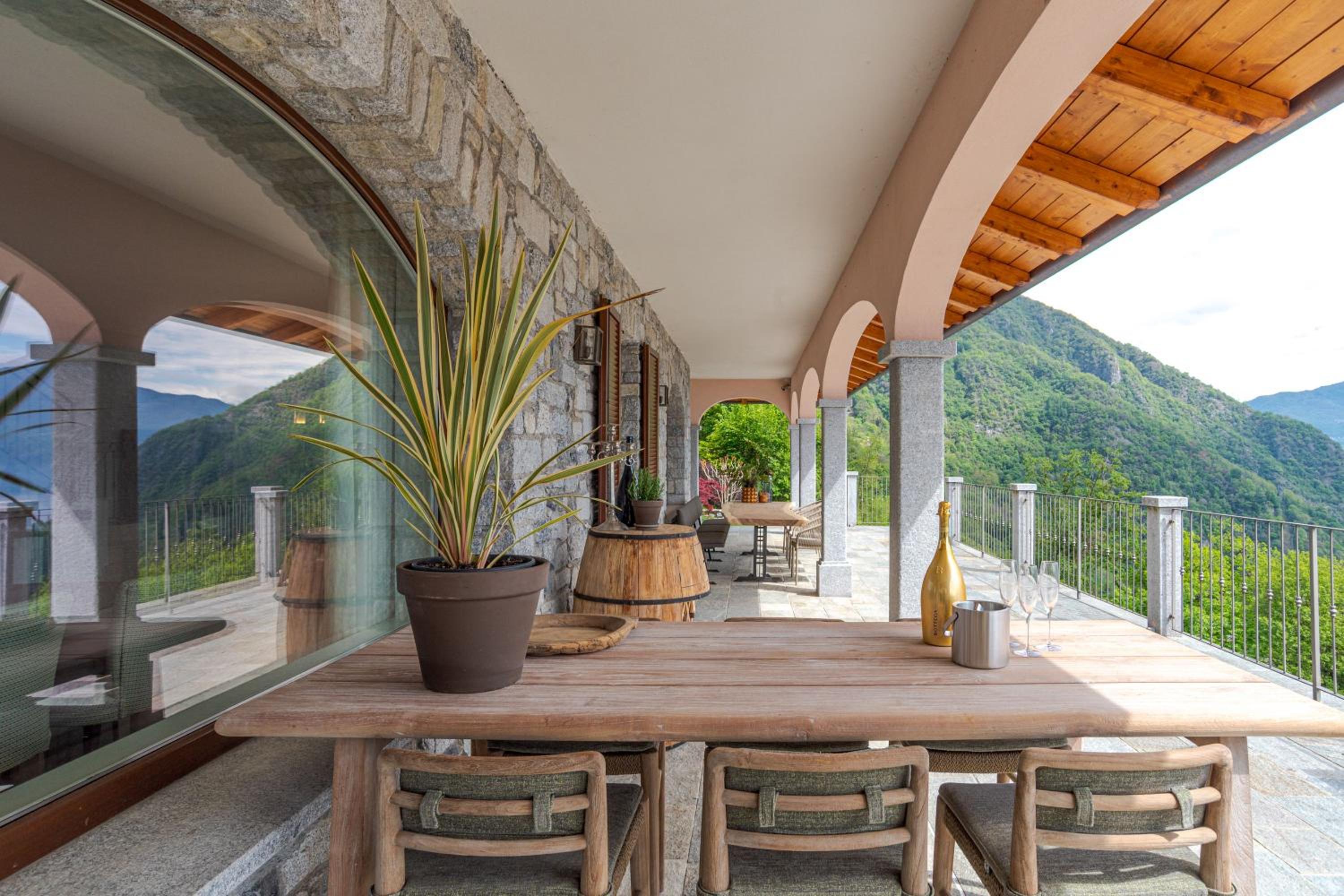 Villa Rosa - Plesio by LoveComo
