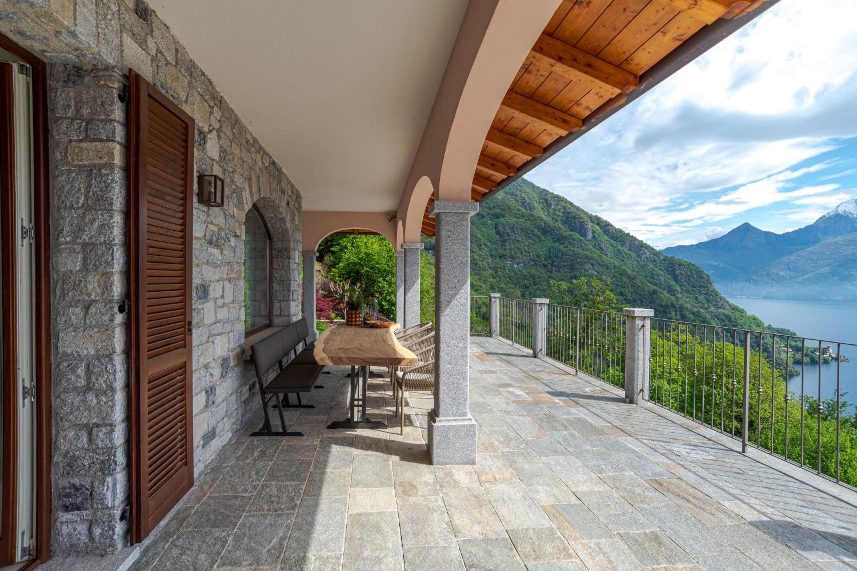 Villa Rosa - Plesio by LoveComo