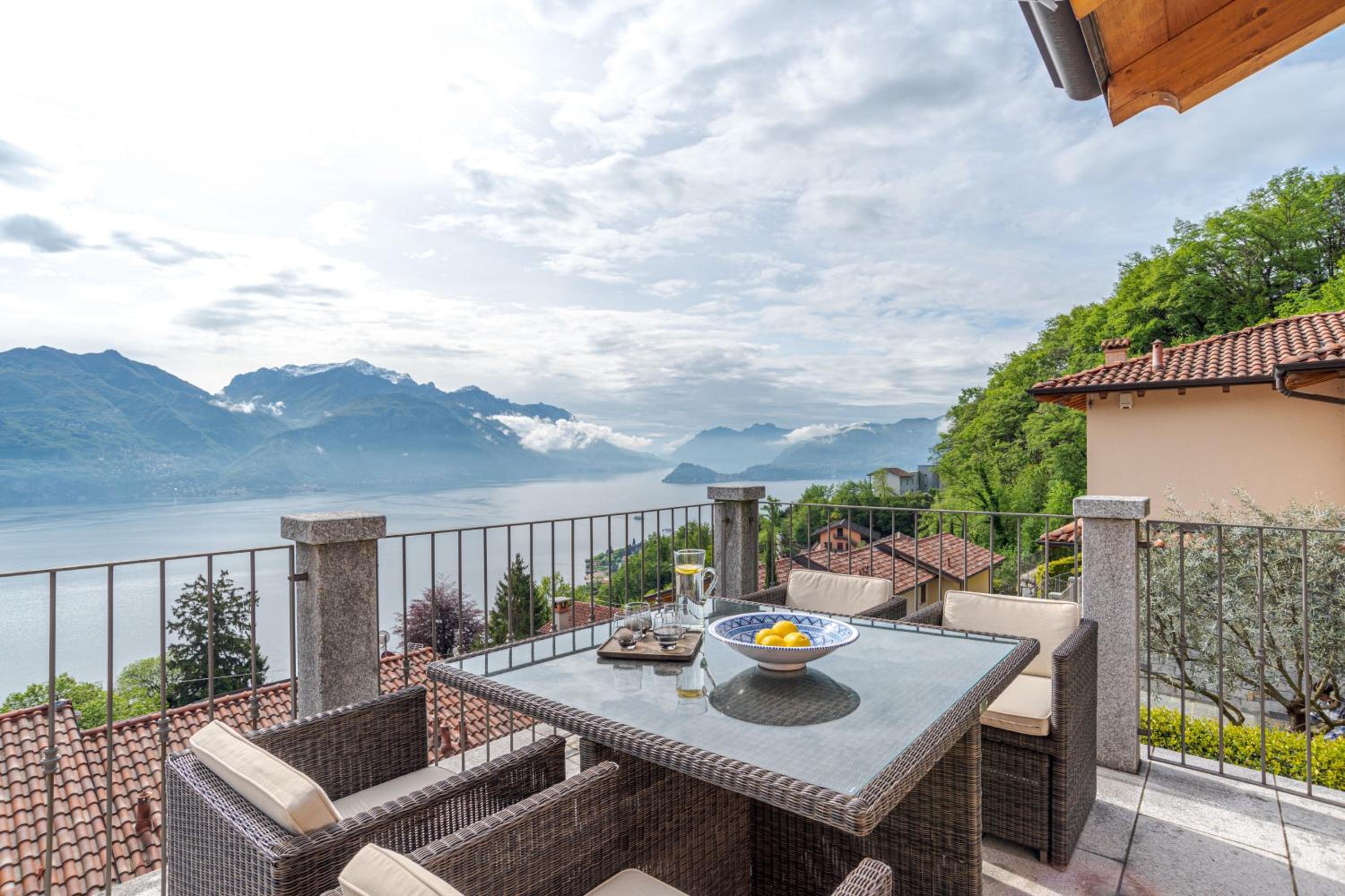 Villa Rosa - Plesio by LoveComo