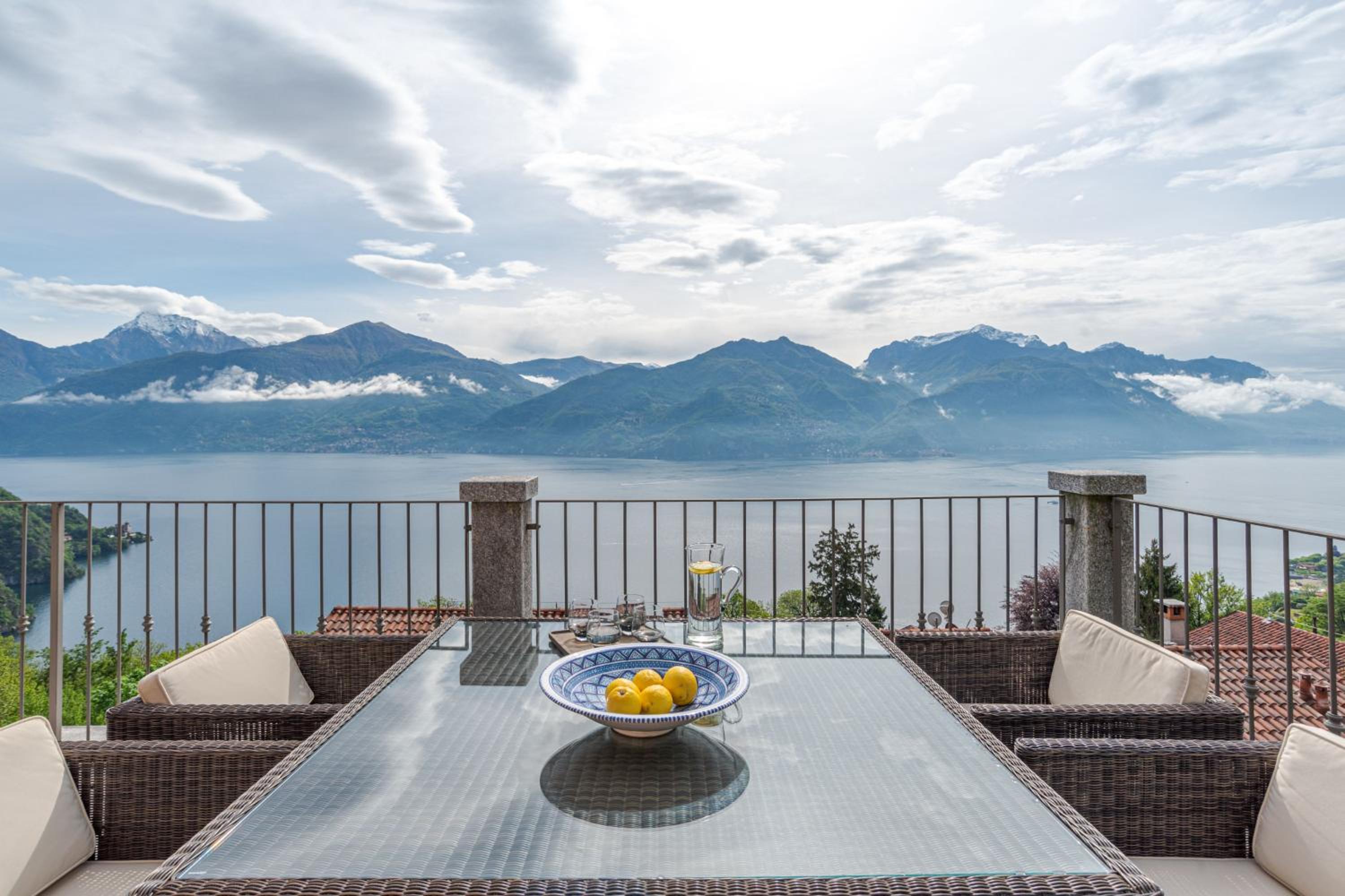 Villa Rosa - Plesio by LoveComo